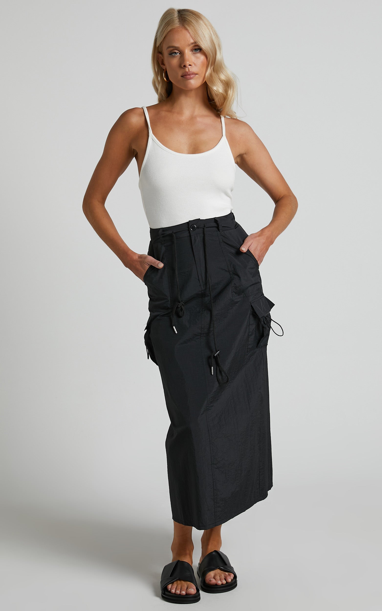 Liscia Midi Skirt - Straight Pocket Detailing Cargo Skirt in Black