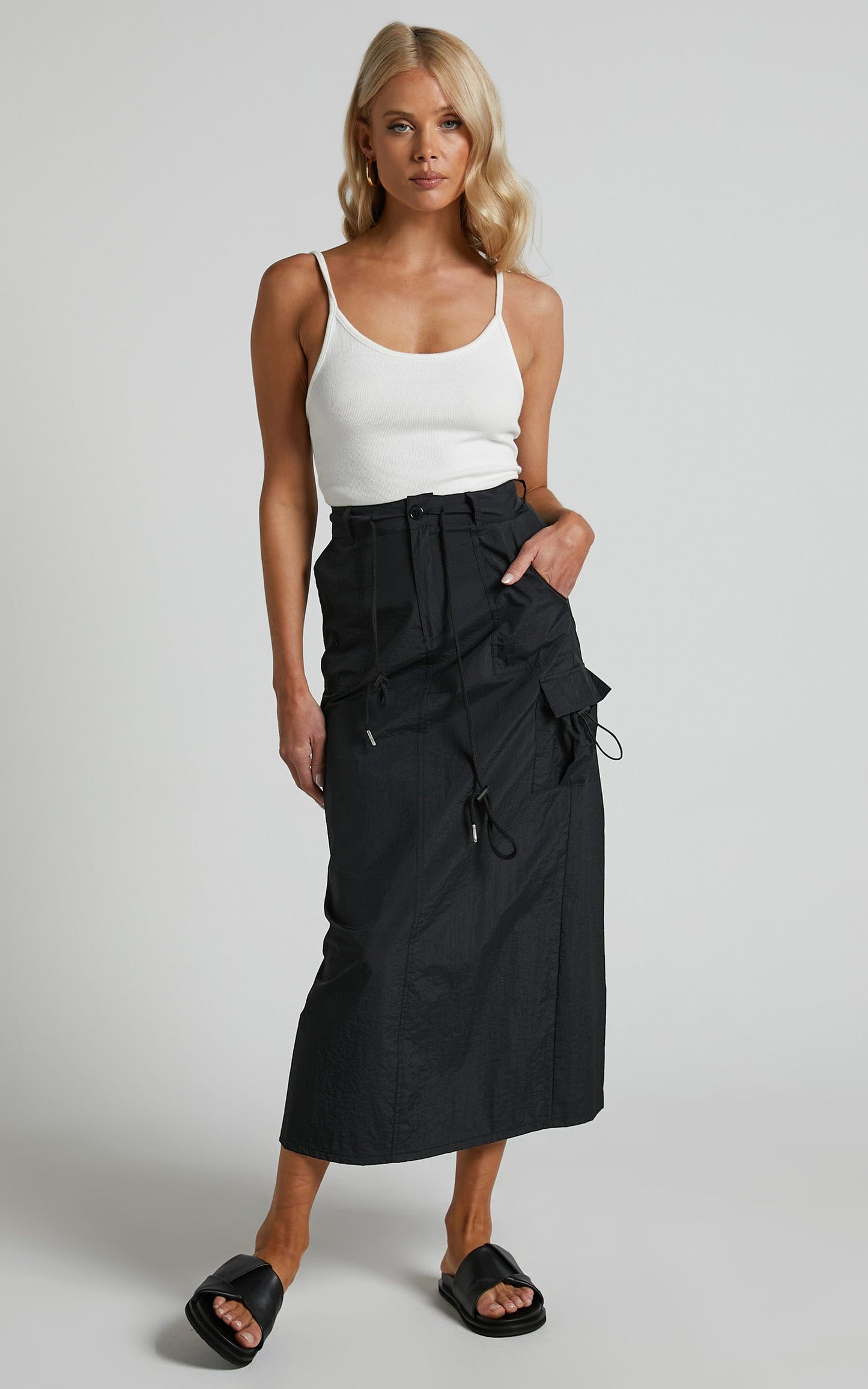 Liscia Midi Skirt - Straight Pocket Detailing Cargo Skirt in Black