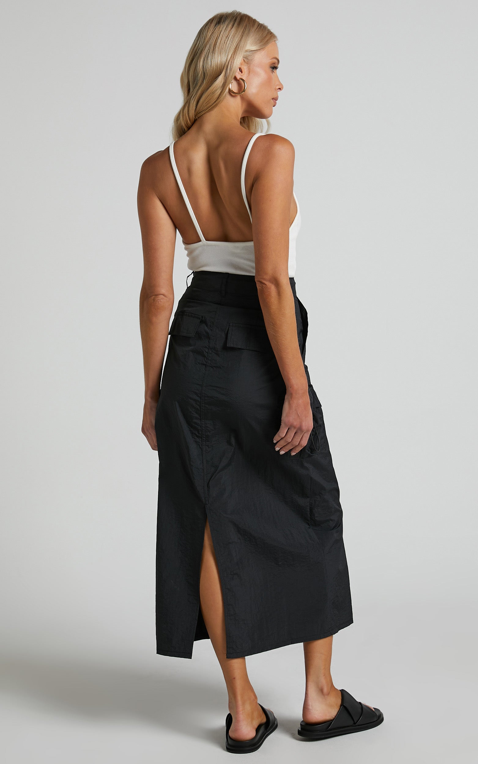 Liscia Midi Skirt - Straight Pocket Detailing Cargo Skirt in Black