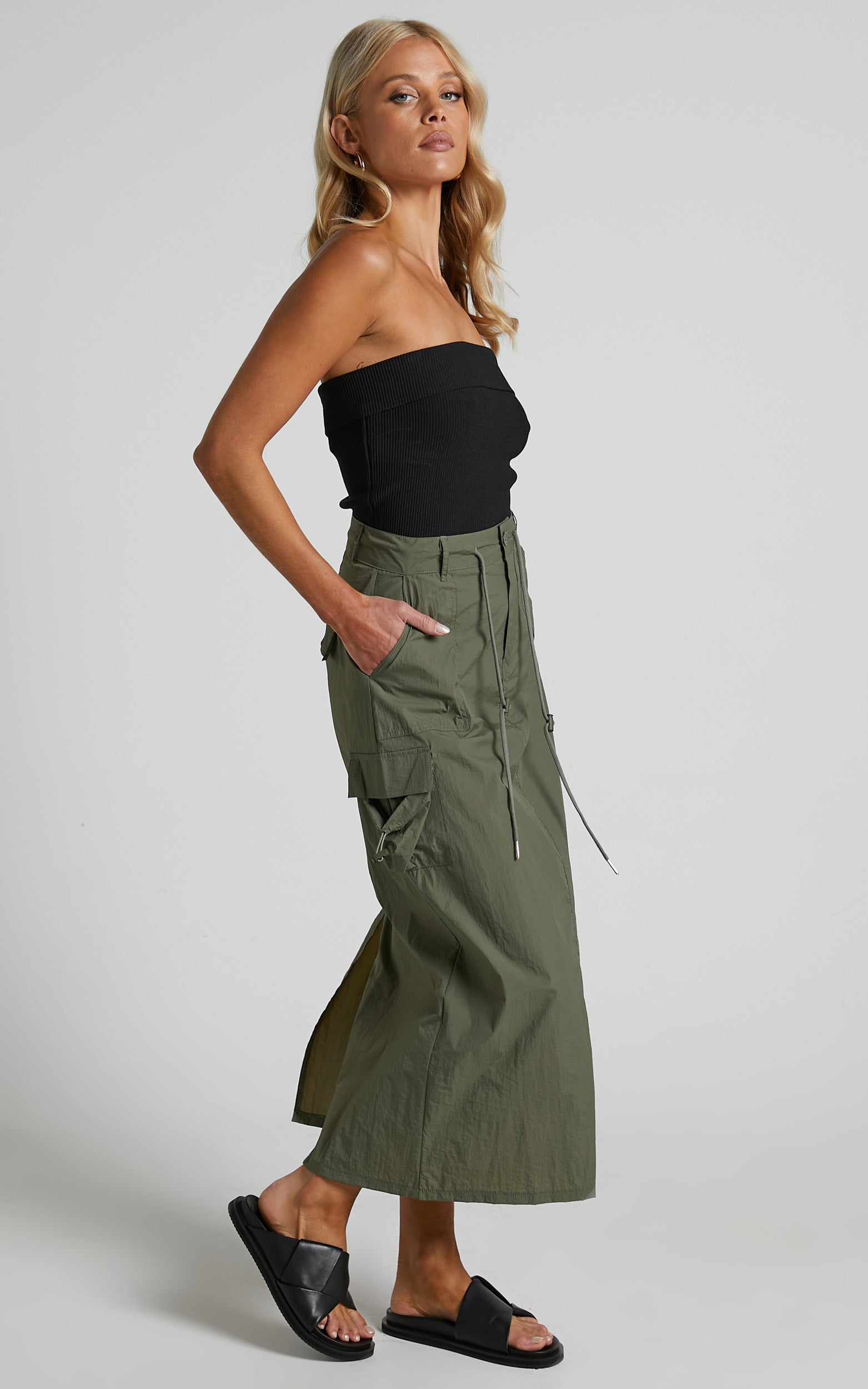 Liscia Midi Skirt - Straight Pocket Detailing Cargo Skirt in Khaki