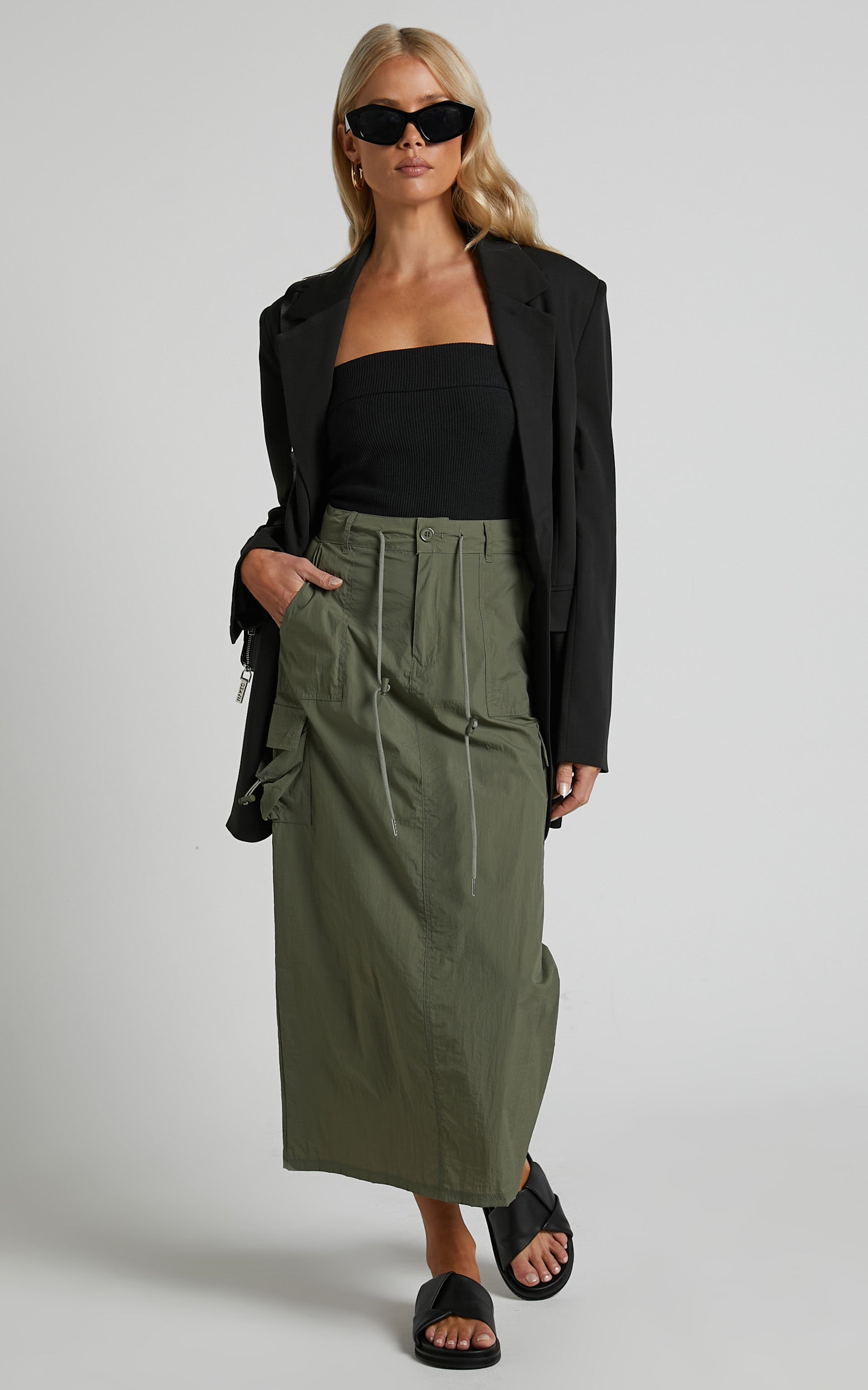 Liscia Midi Skirt - Straight Pocket Detailing Cargo Skirt in Khaki