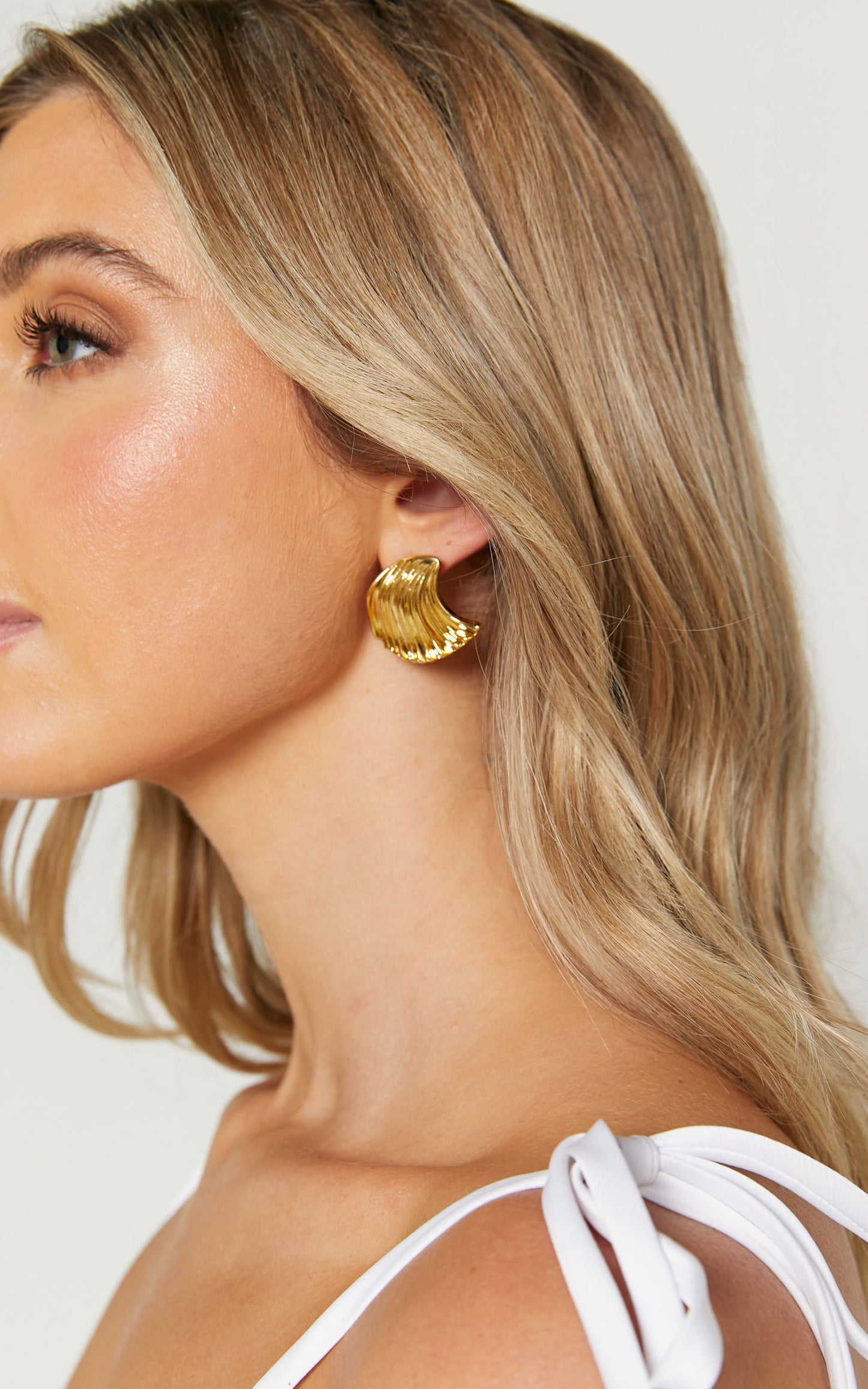 Liv Shell Earrings in Gold