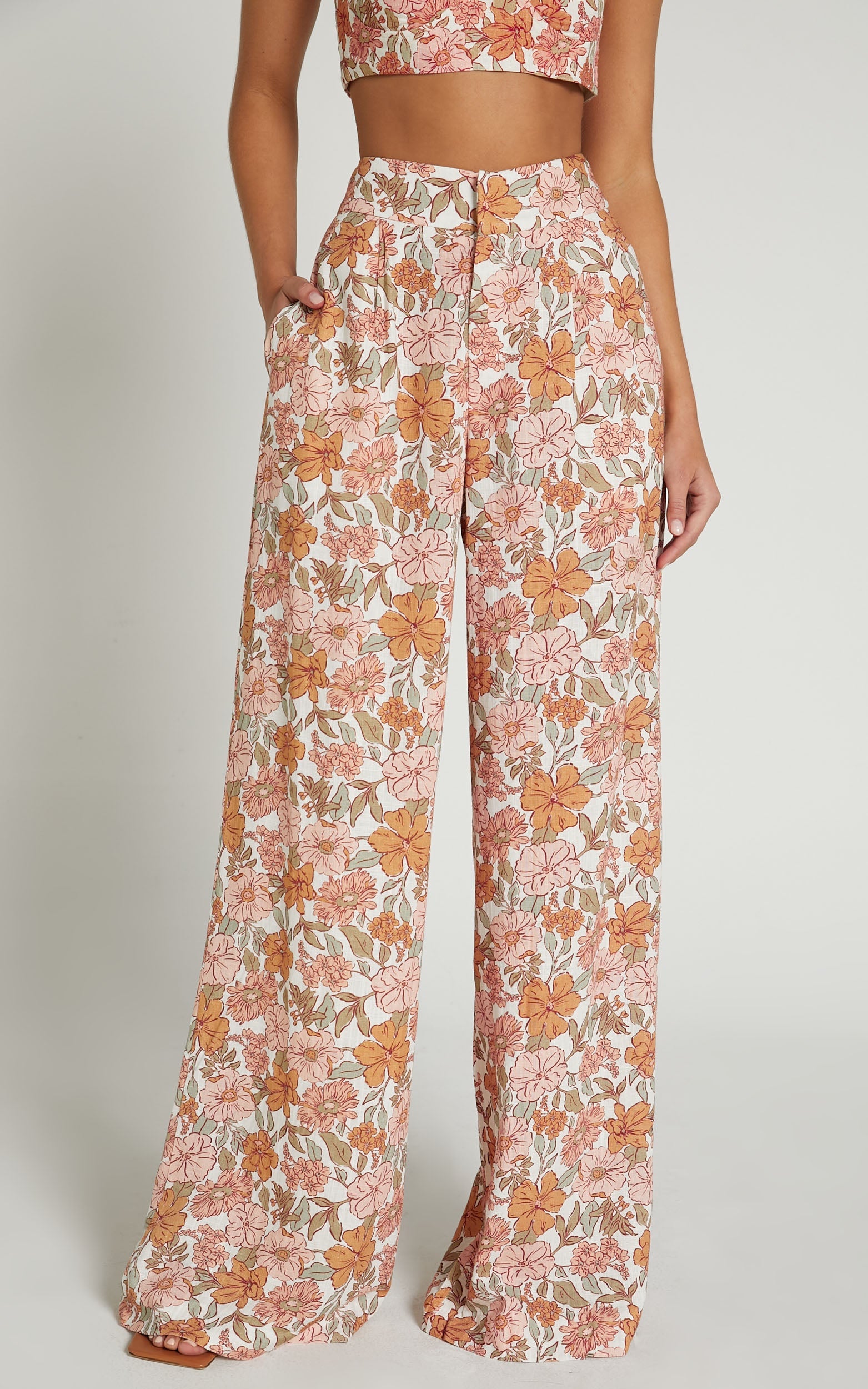 Amalie The Label - Lorete Linen Blend High Rise Wide Leg Pants in Wildflower Floral