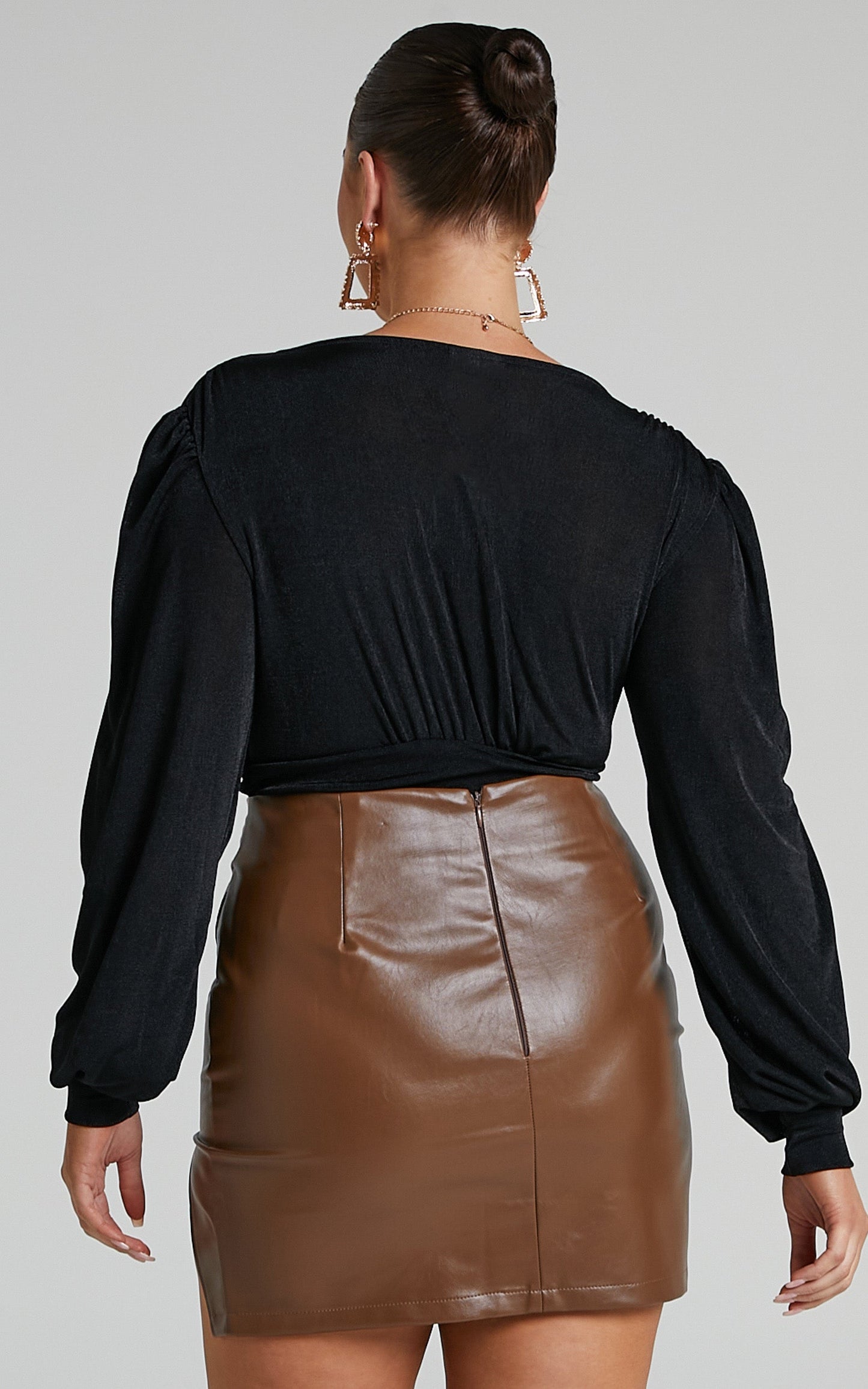 Lueiza Bodysuit - V-Neck with Balloon Sleeve Bodysuit in Black