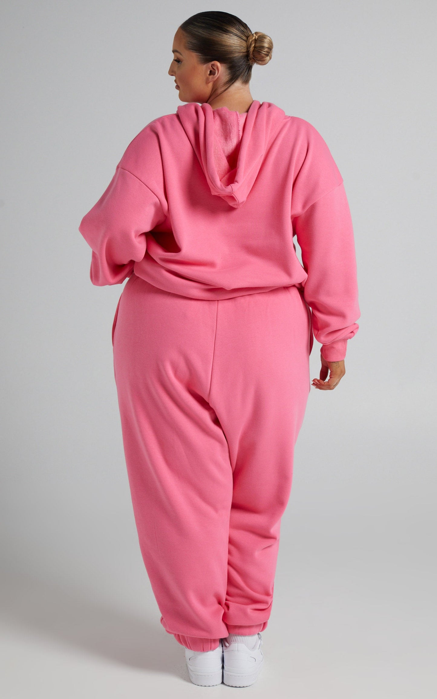 Sunday Society Club - Mid Waisted Maddie Sweatpants in Pink