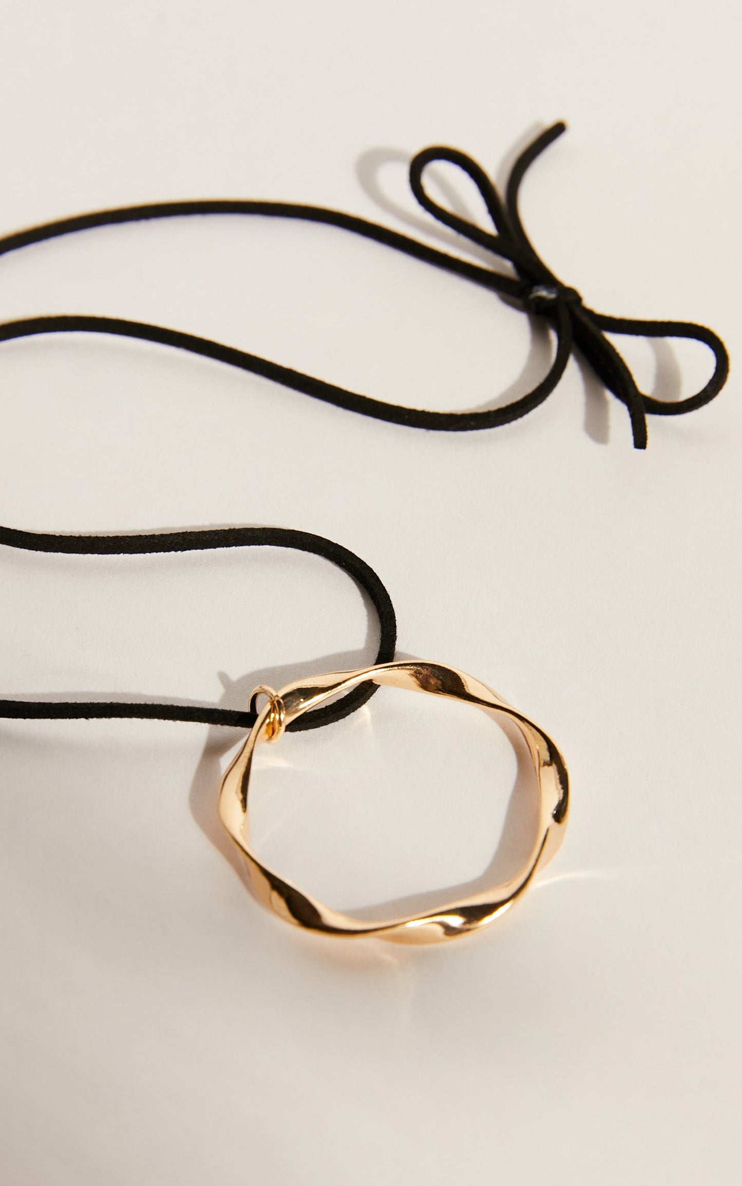Maja Circle Rope Necklace in Gold