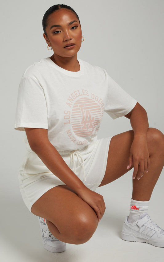 Majestic - Dodgers Canyon Run Logo Tee in Vintage White