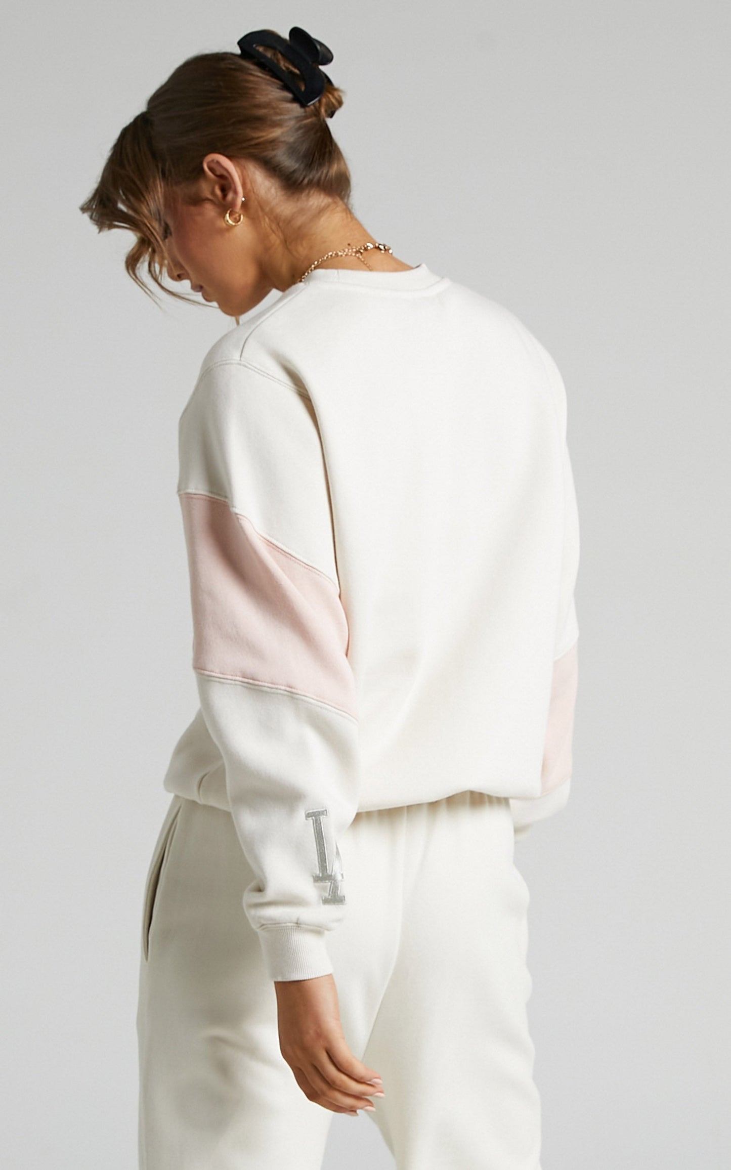 Majestic - Sasha LA Dodgers Crew Jumper in White Sand