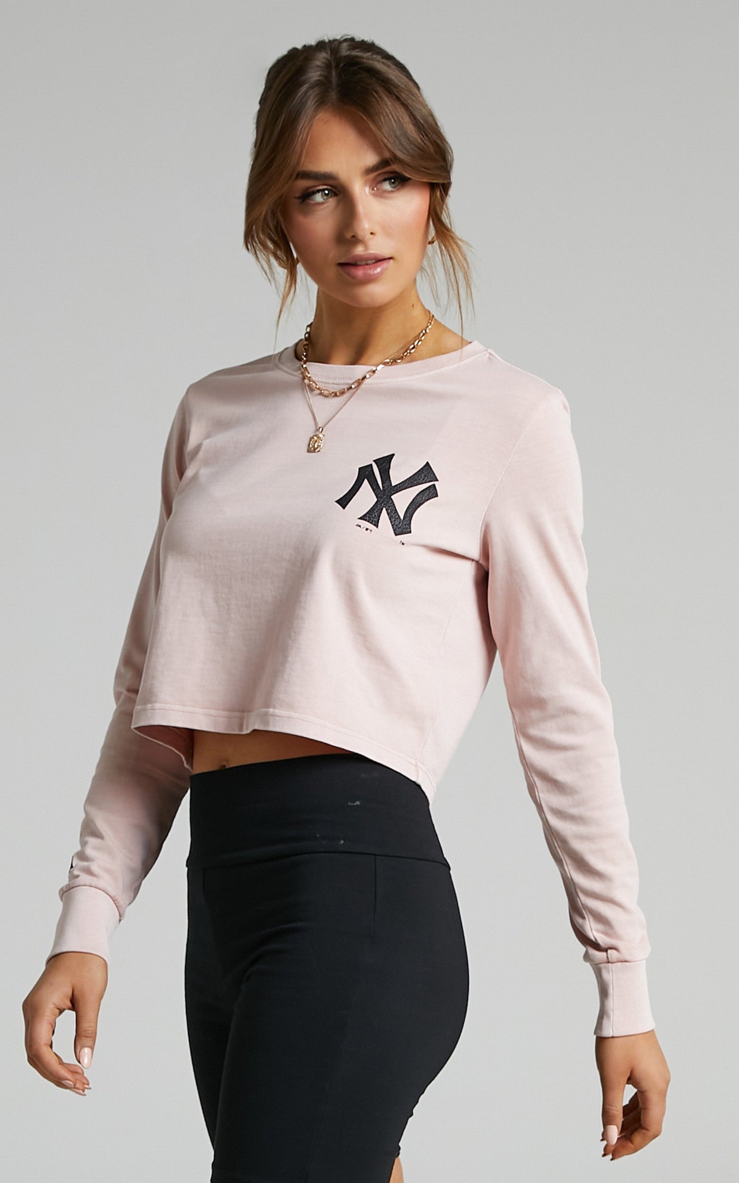 Majestic - Vintage Lara NY Yankees LS Tee in Pink Clay