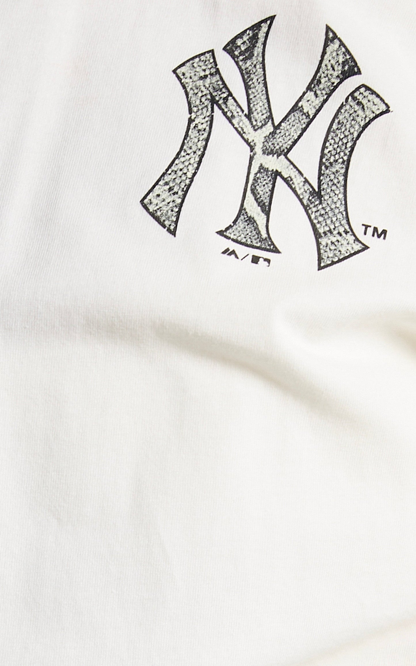 Majestic - Yankees Hiri LS Animal Tee in White Sand
