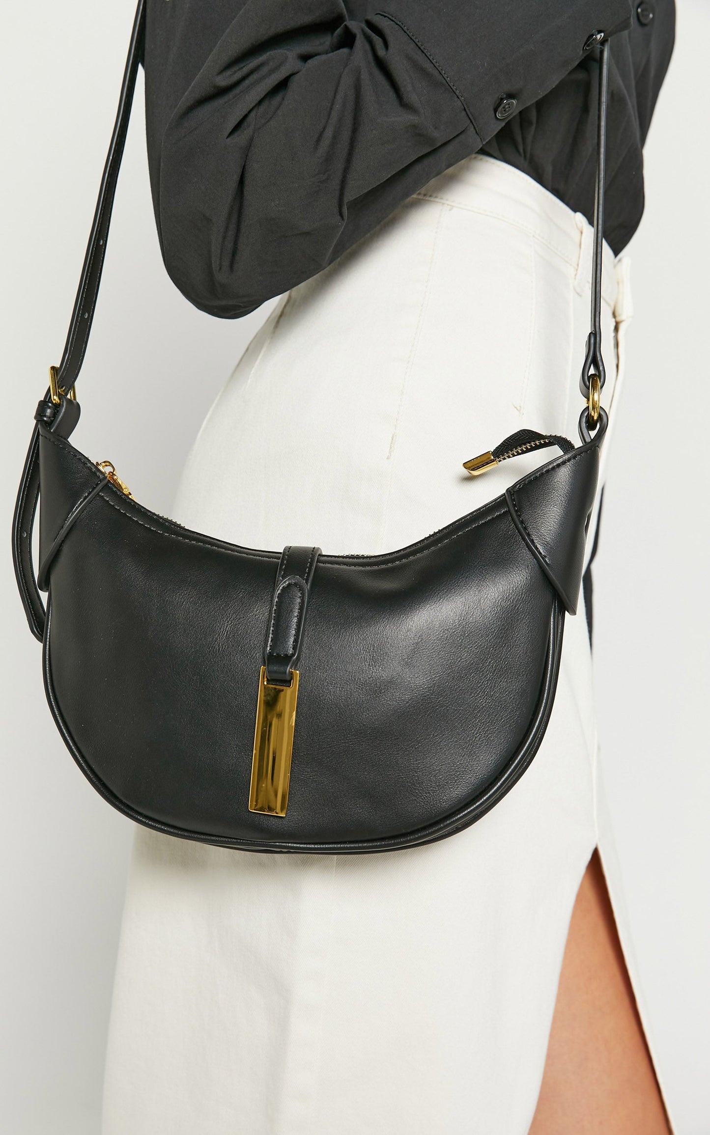 Manhattan Crossbody Bag in Black