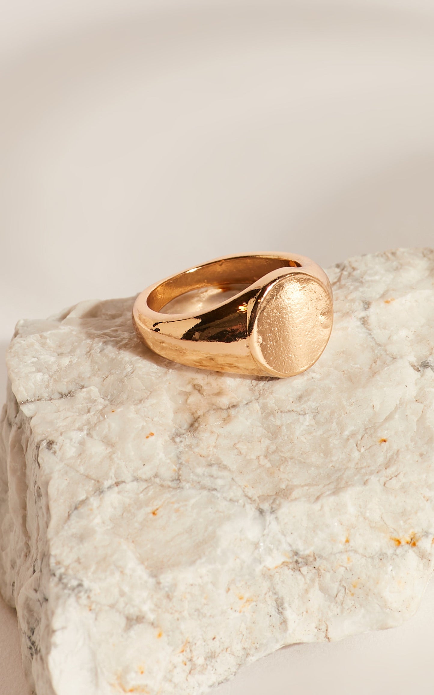 Maphie Signet Ring in Gold