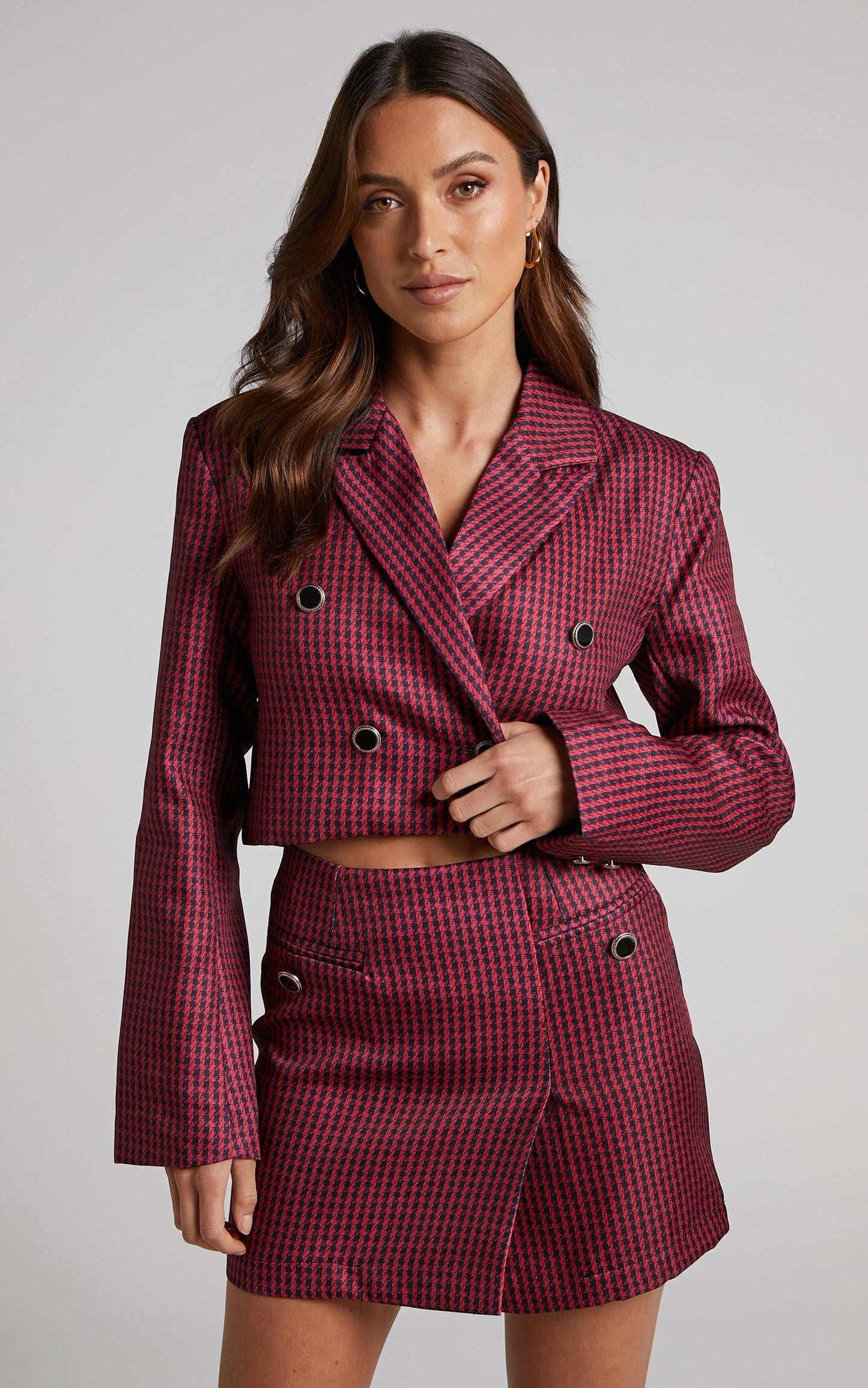 Merie Blazer - Cropped Double Breasted Houndstooth Blazer in Burgundy