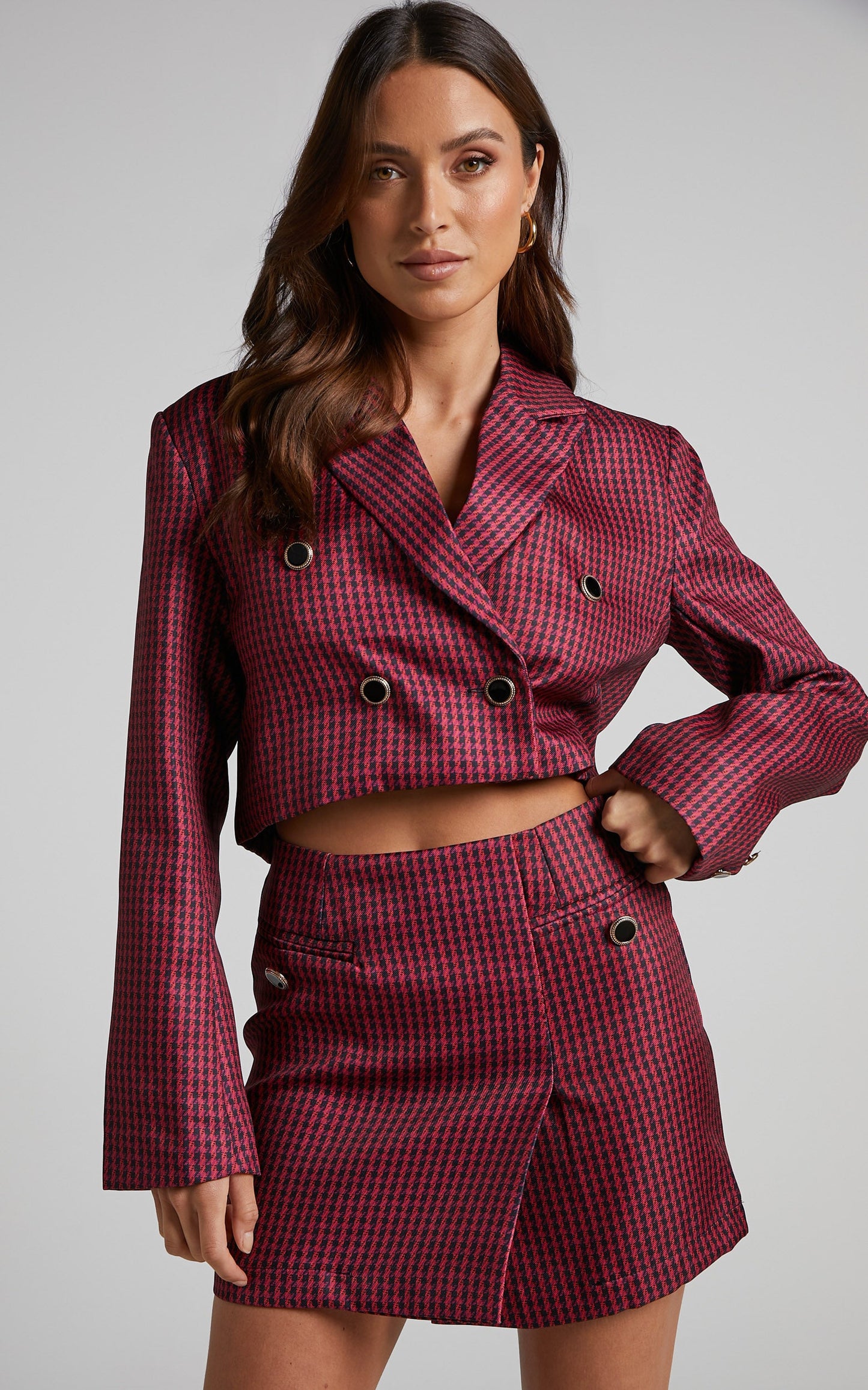 Merie Blazer - Cropped Double Breasted Houndstooth Blazer in Burgundy