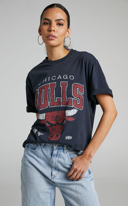 Mitchell & Ness -Chicago Bulls XL ARCH TEE in Faded Black