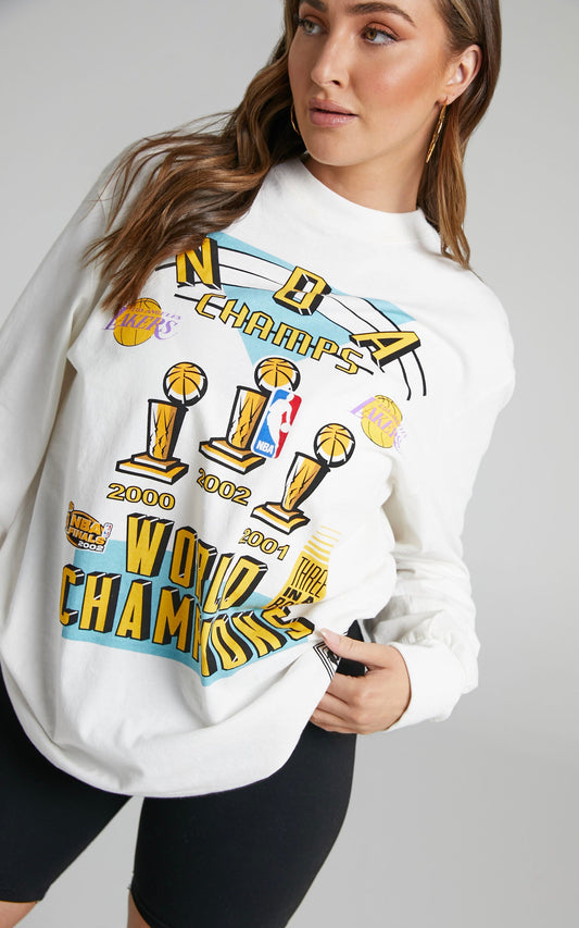 Mitchell & Ness - Los Angeles Lakers 3-Peat Long Sleeve Tee in Vintage White