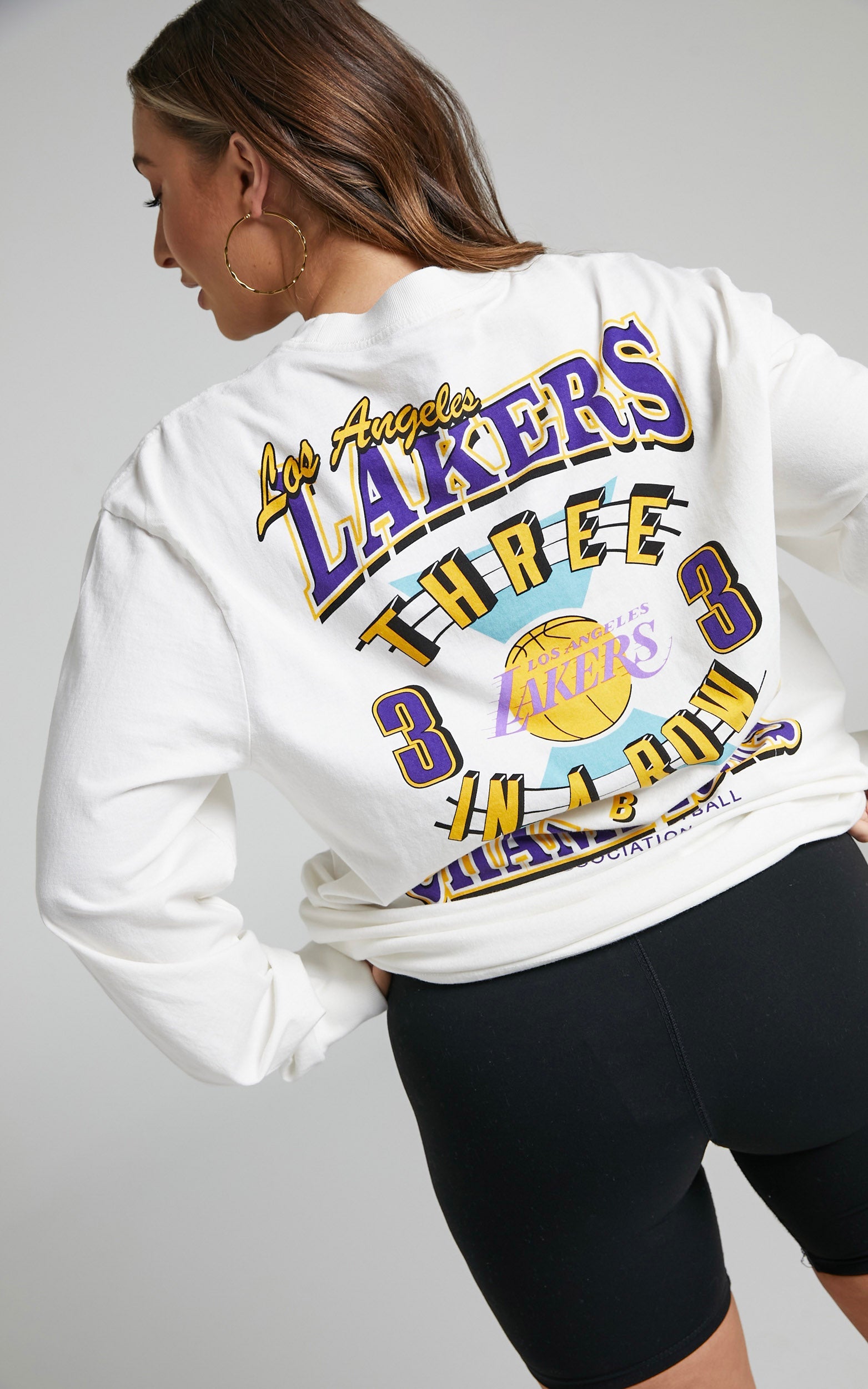 Mitchell & Ness - Los Angeles Lakers 3-Peat Long Sleeve Tee in Vintage White