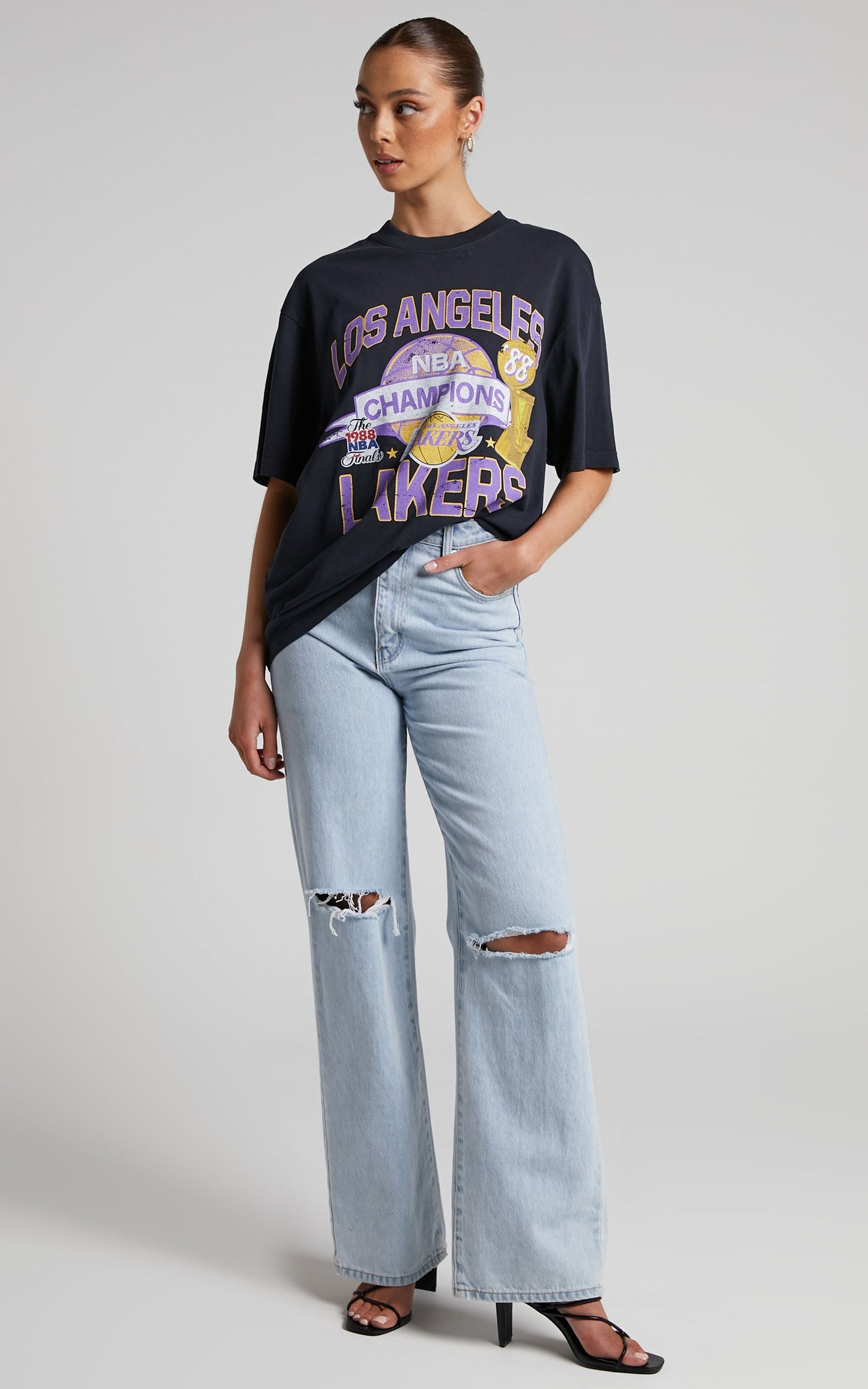 Mitchell & Ness - LA Lakers Team History Tee in Faded Black