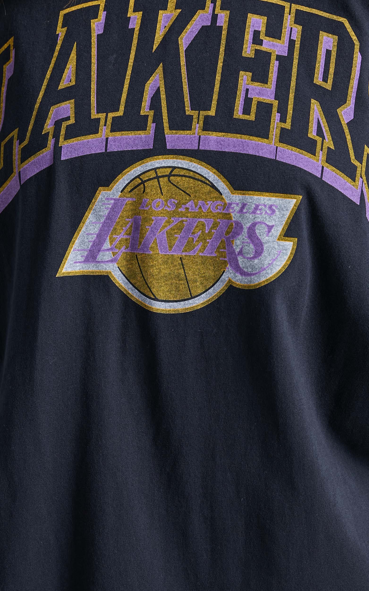 Mitchell & Ness - Lakers Vintage Keyline Logo Tee in Faded Black