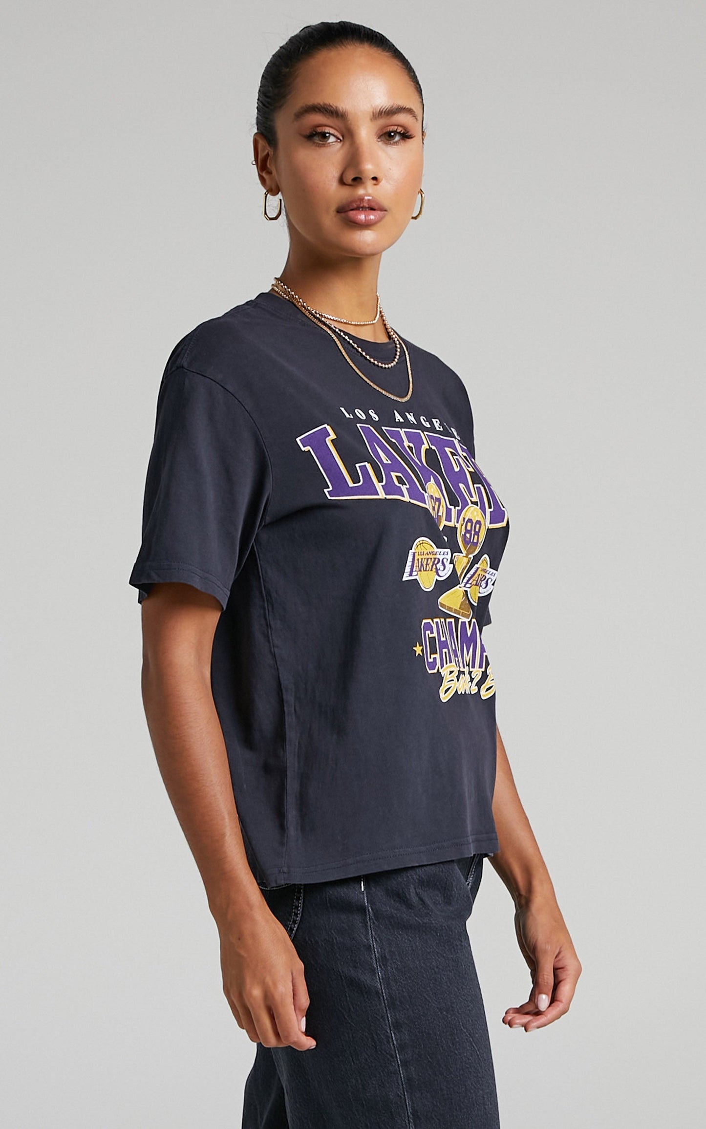 Mitchell & Ness - Lakers Womens Vintage Champions Trophy Tee in Faded Black