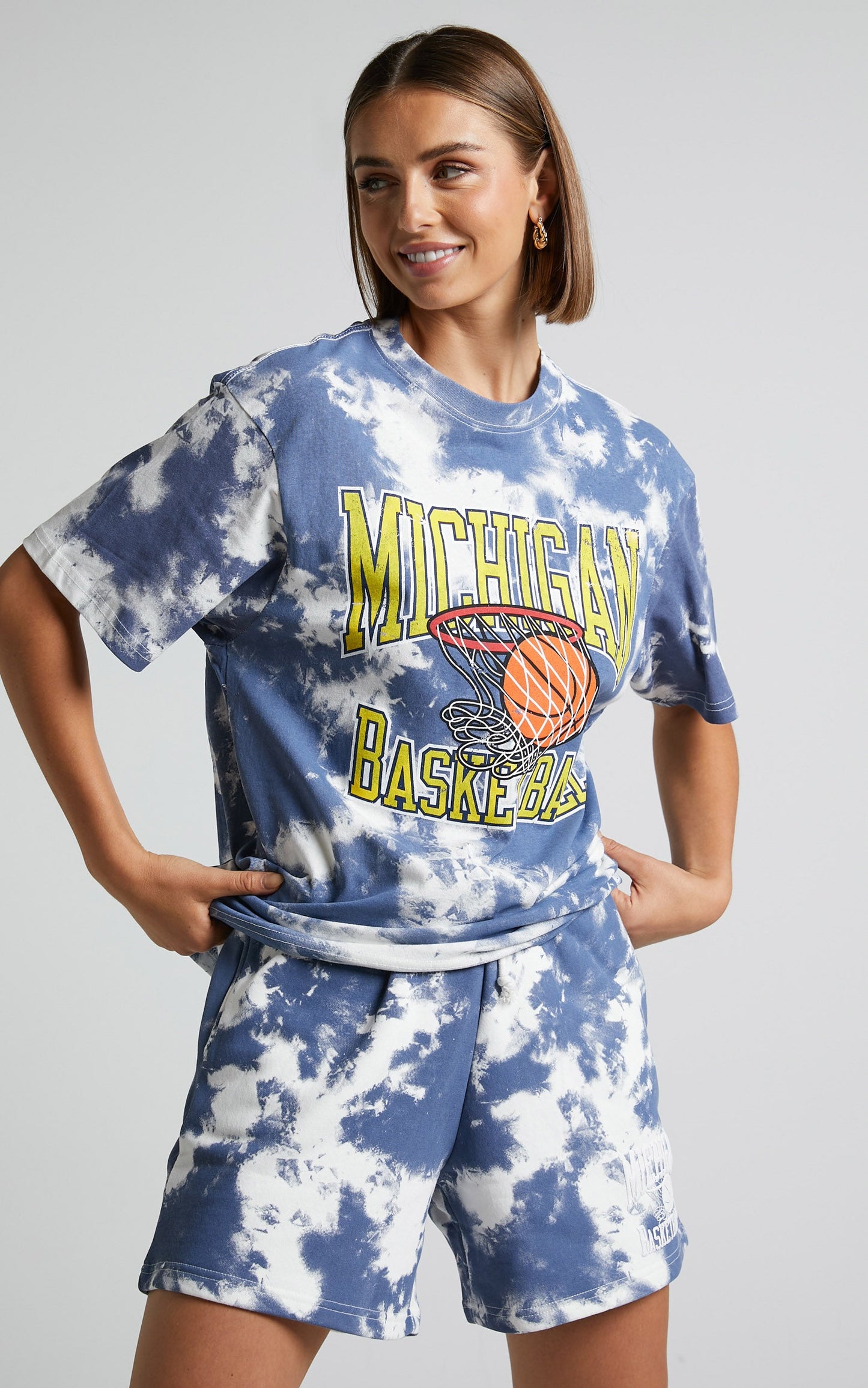 Mitchell & Ness - Michigan Basketball Short in Blue Tie Dye