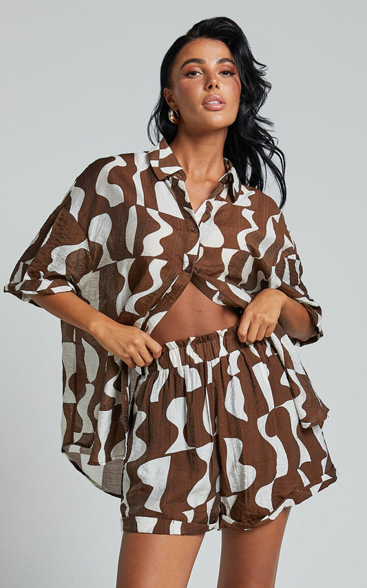 Nadiane Blouse - Collared Button Through Blouse in Chocolate Mono Wave