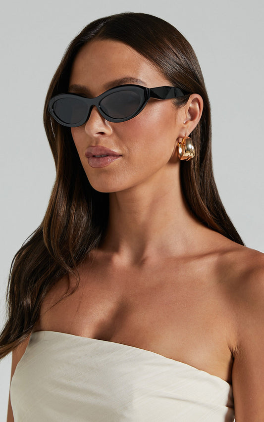 Naomi Sunglasses - Oval Sunglasses in Black