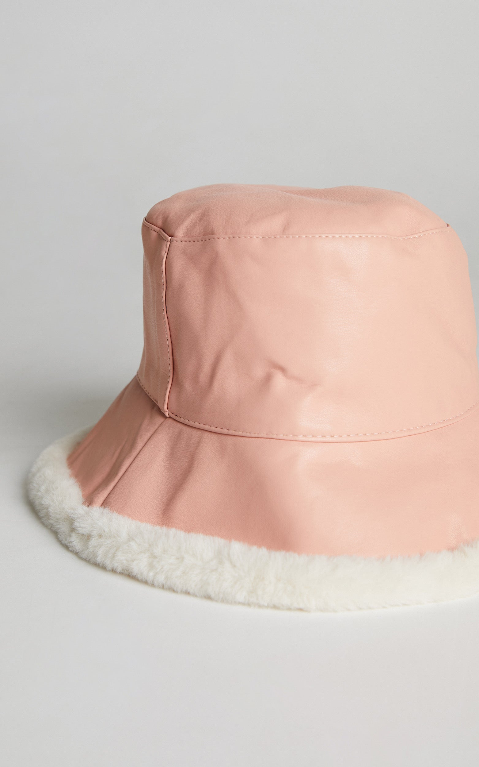 Nelcy Bucket Hat in Pink