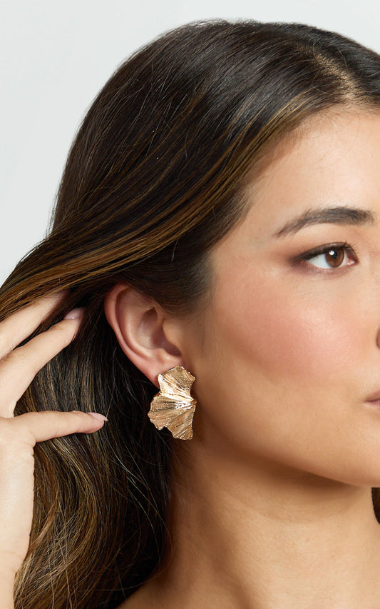 Noa Half Flower Earrings in Gold