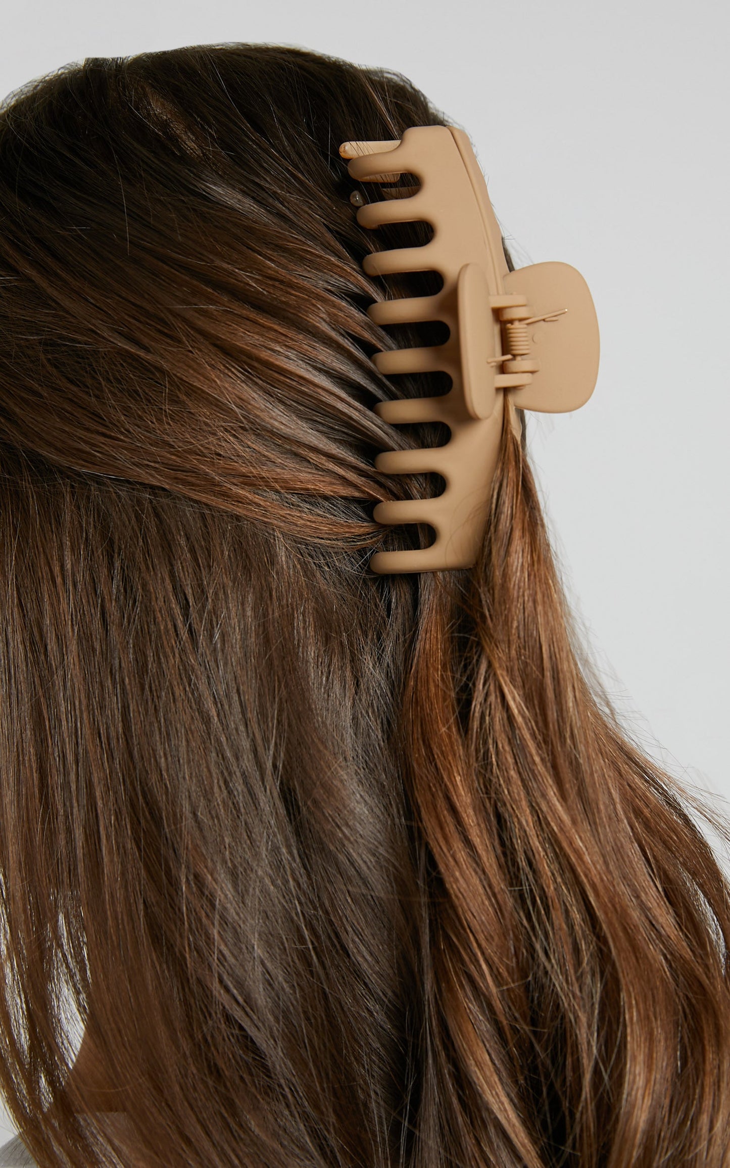 Ophel Claw Hair Clip in Mocha
