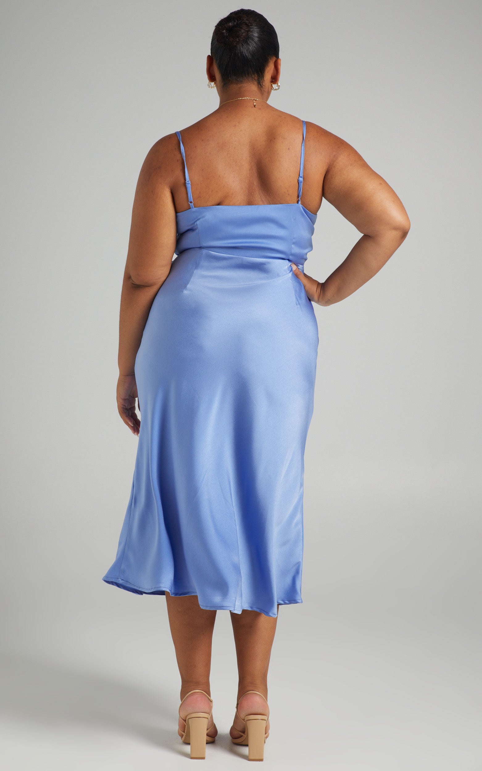 Tomoni Flounce Shoulder Midi Dress in Cornflower Blue