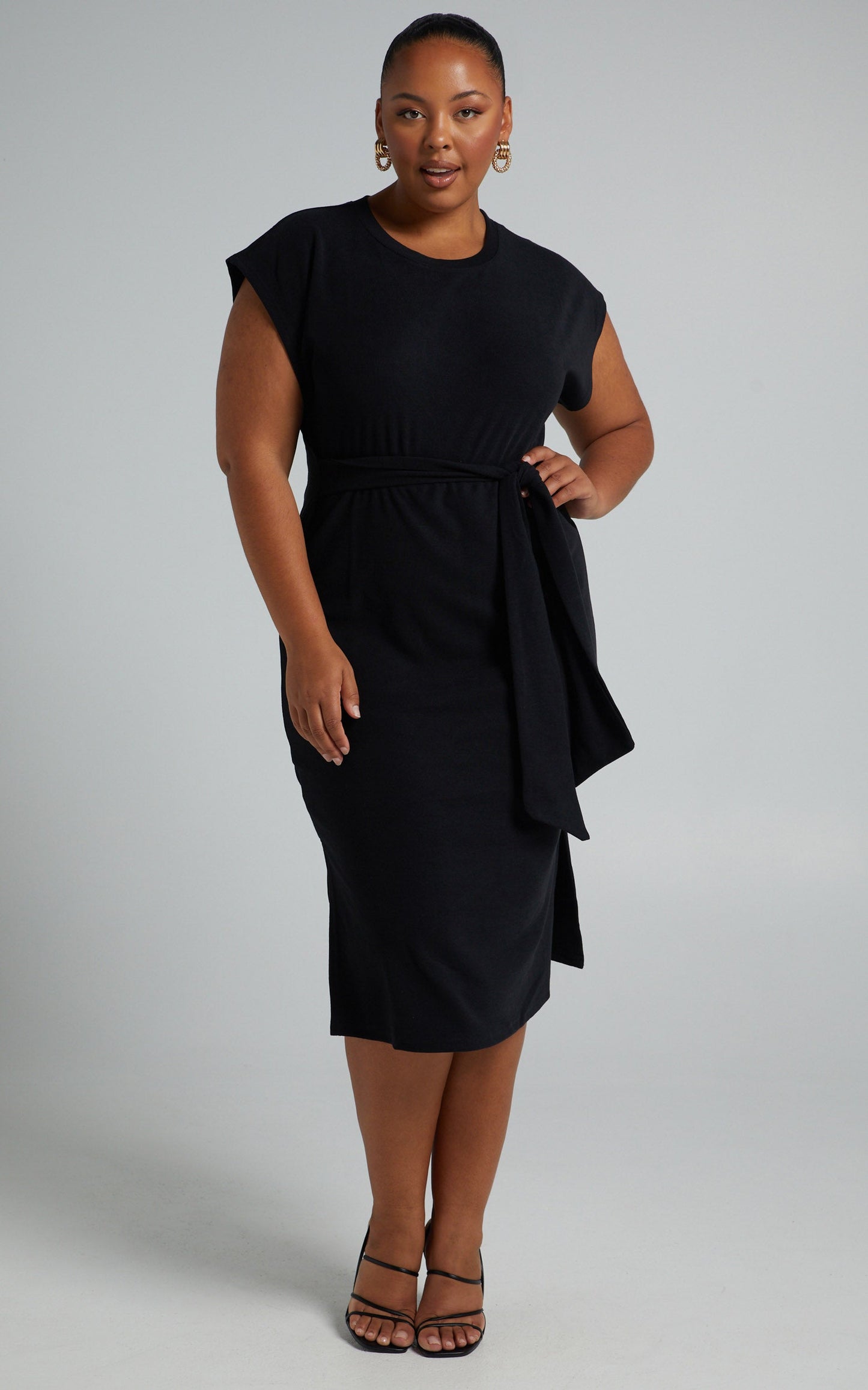 Closing Up Dress in Black