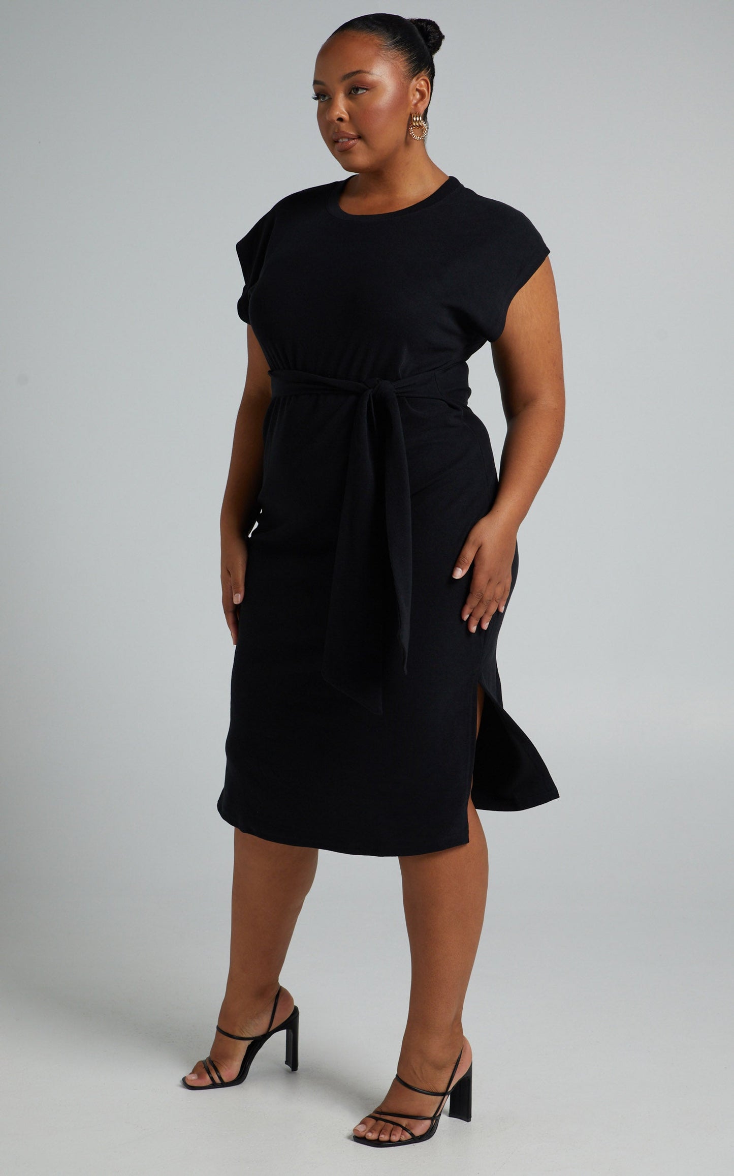 Closing Up Dress in Black