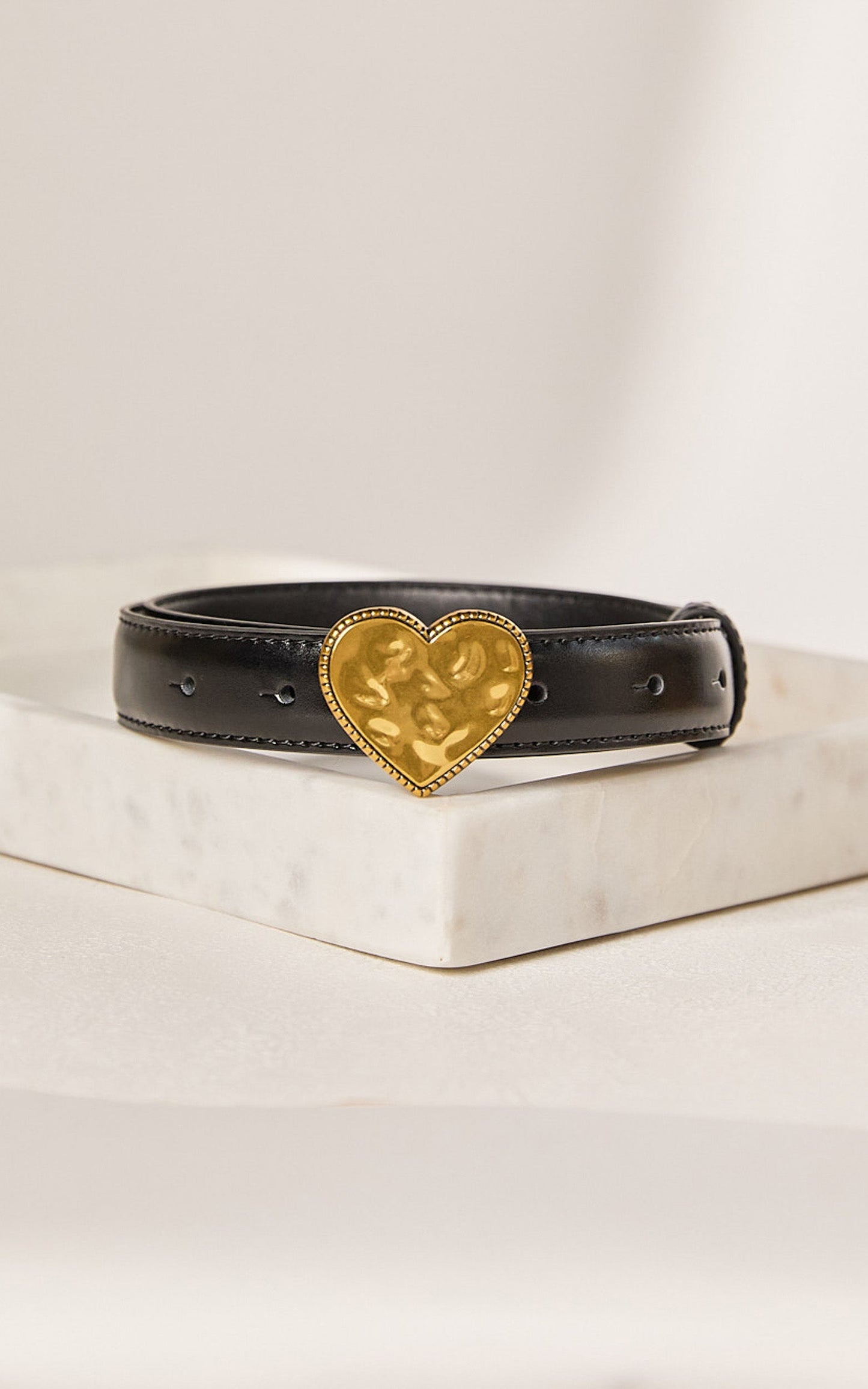 Quincy Belt - Thin Band Heart Detail Belt in Black