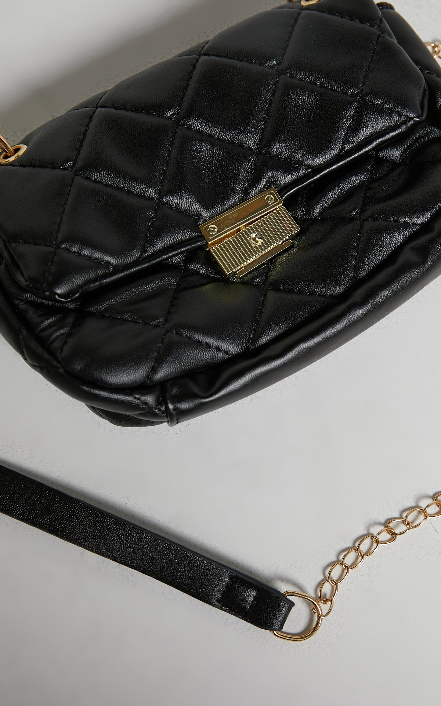 Rhianna Shoulder Bag - Chain Strap Quilted Bag in Black
