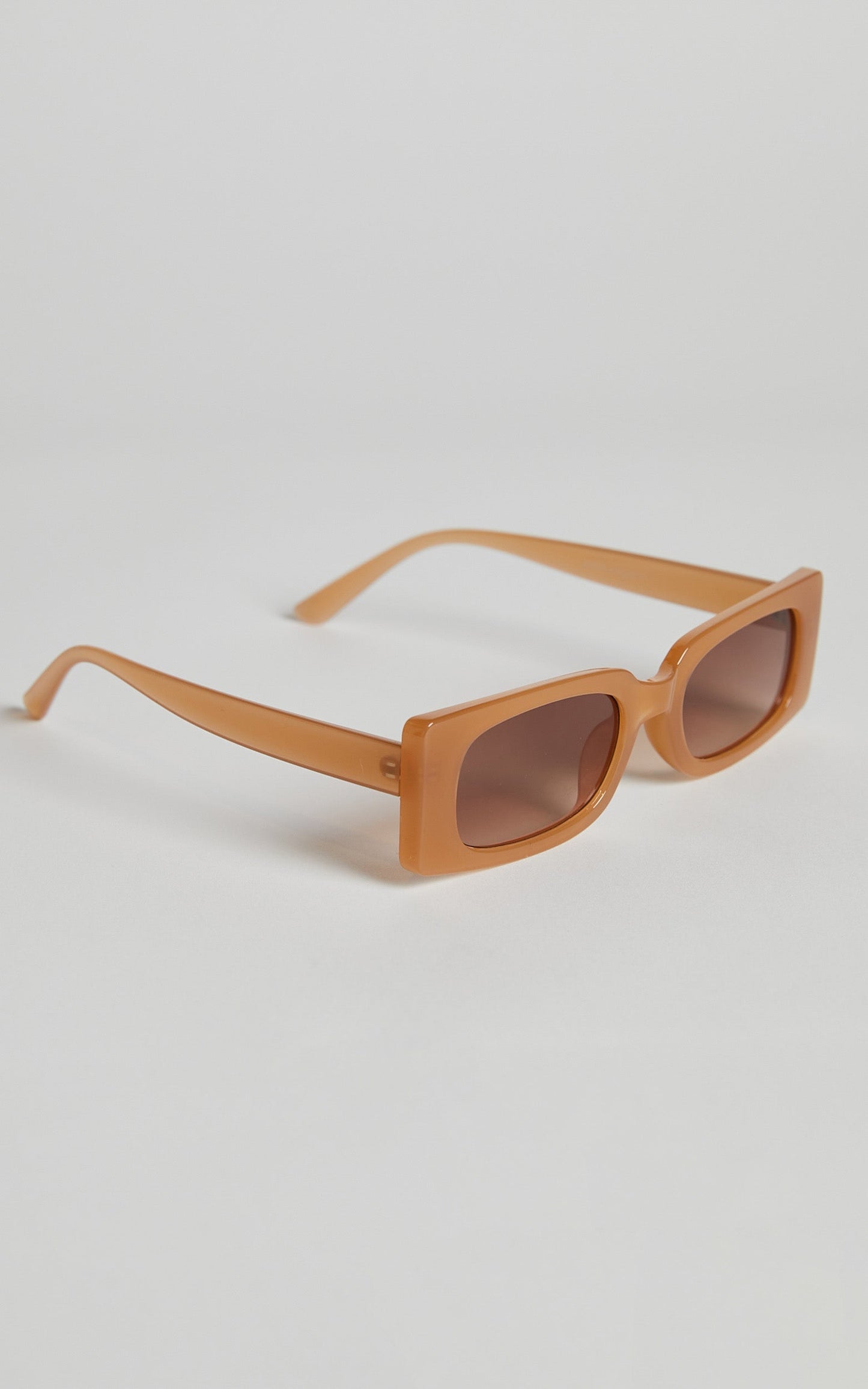 Rhyza Rectangle Sunglasses in Brown