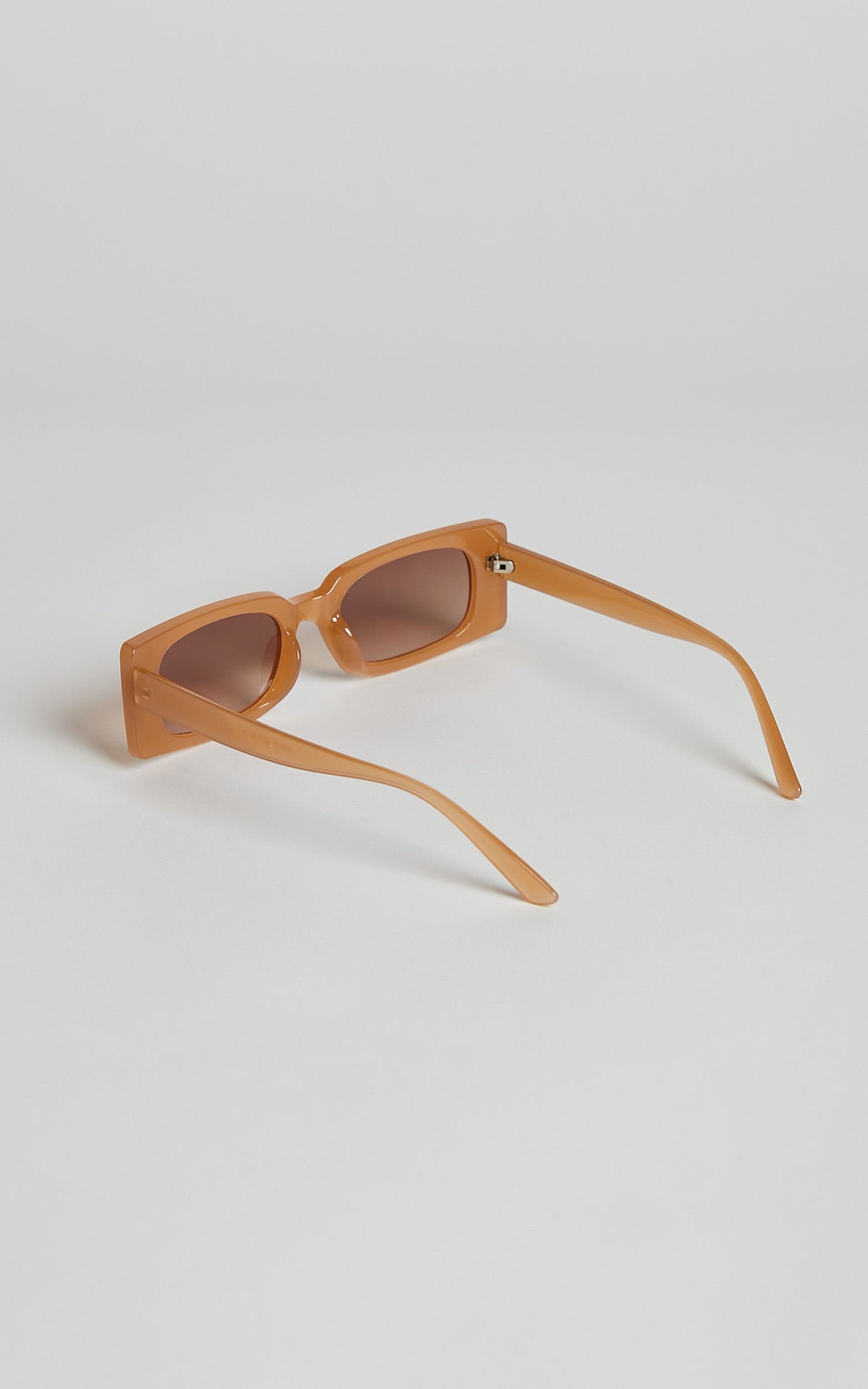 Rhyza Rectangle Sunglasses in Brown