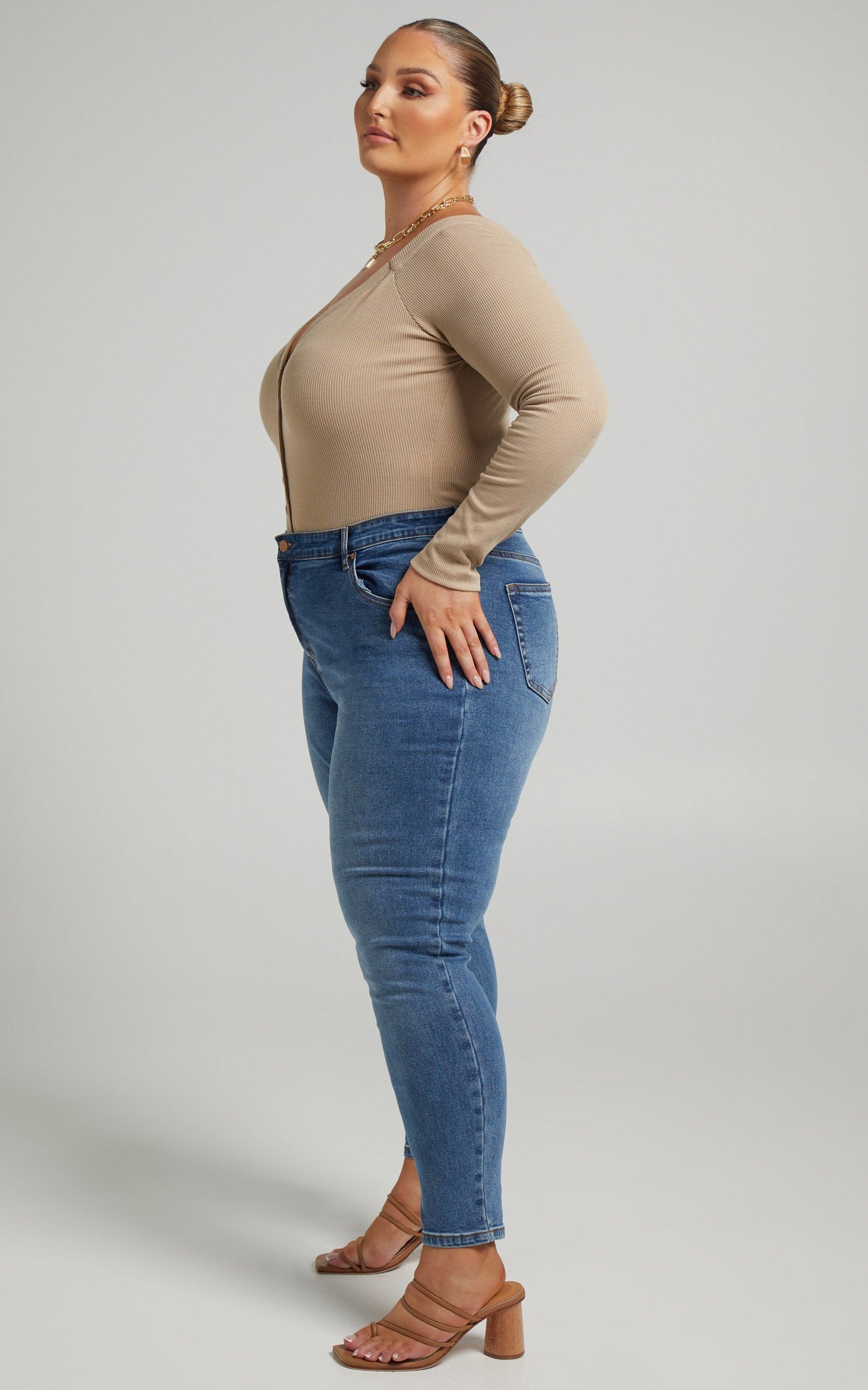 Lucilla Jeans - High Waisted Contour Fitted Denim Jeans in Blue