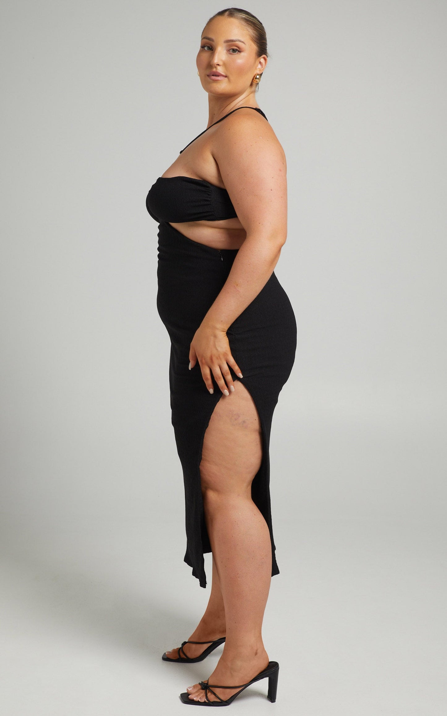 Amarilly Midi Dress - Ring Halter Neck Cocktail Dress in Black