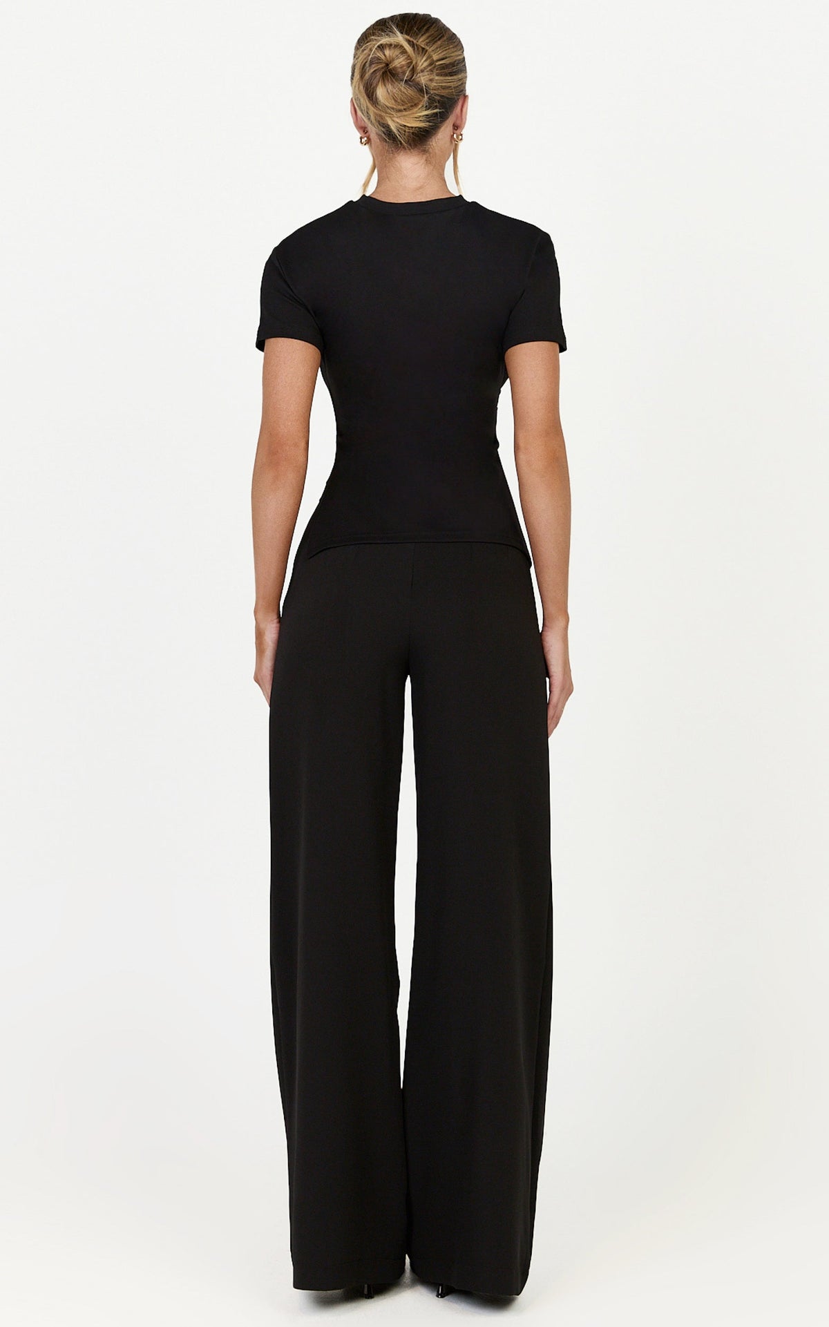 Rosalie Top – Asymmetrisch gerafftes T-Shirt in Schwarz