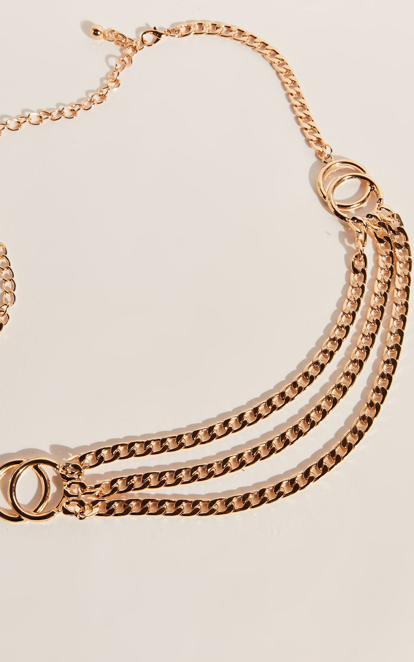 Roweillen Chain Belt in Gold
