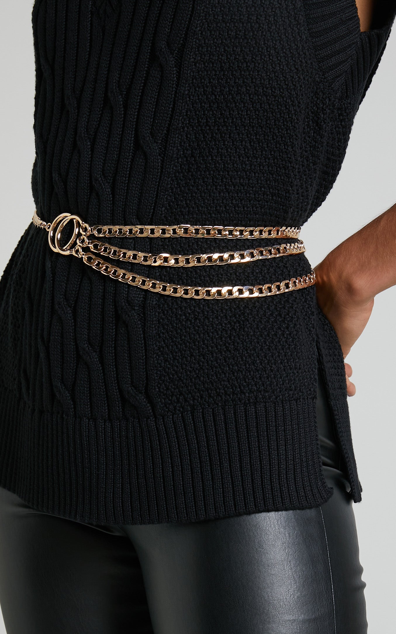 Roweillen Chain Belt in Gold