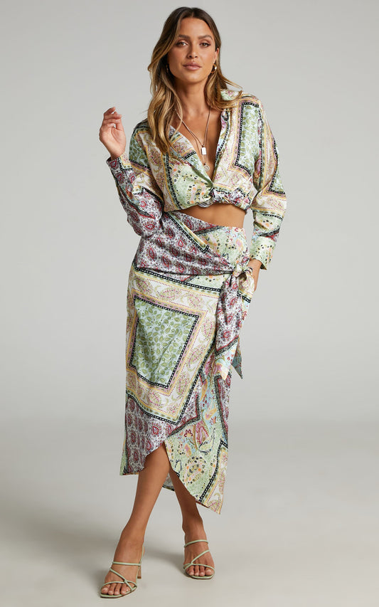 Roxine Long Sleeve Top in Paisley Print