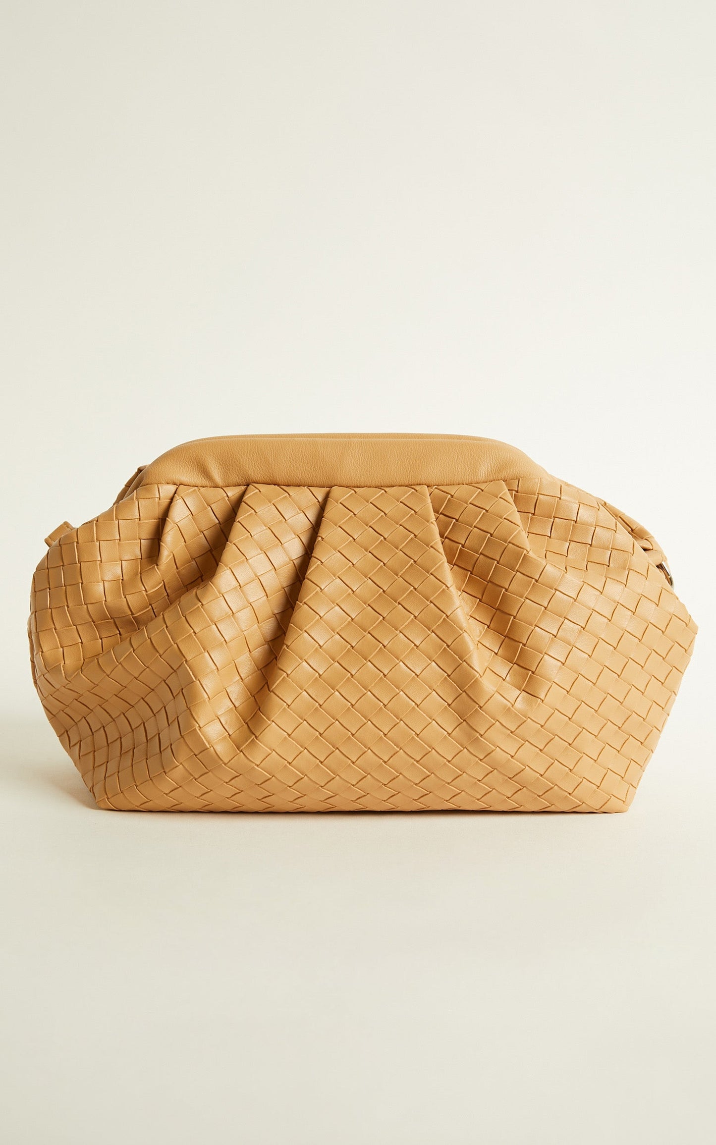 Sardinia Woven Clutch in Natural