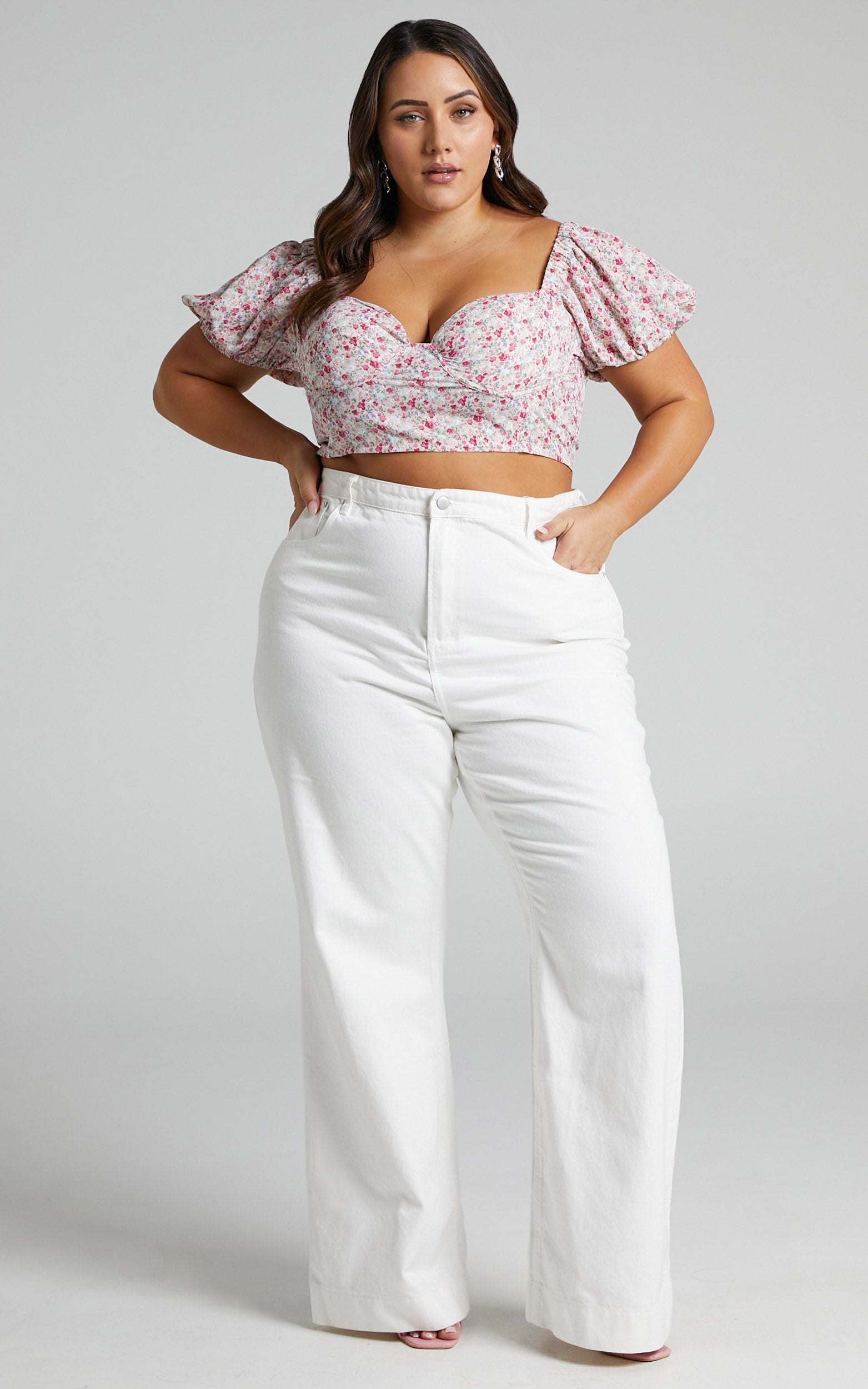 Solania Top - Puff Sleeve Bust Cup Crop Top in White Floral