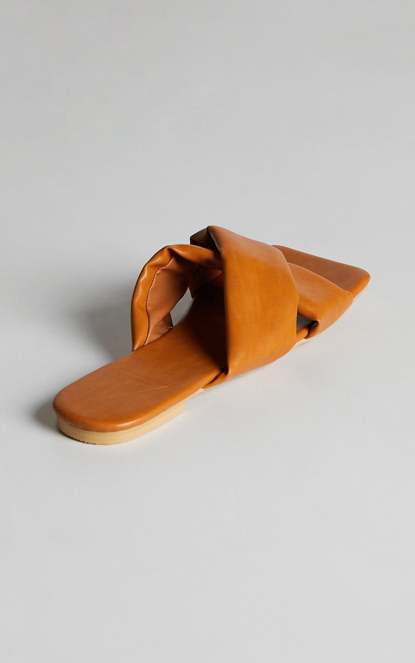 St Sana - Alias Slide in Tan