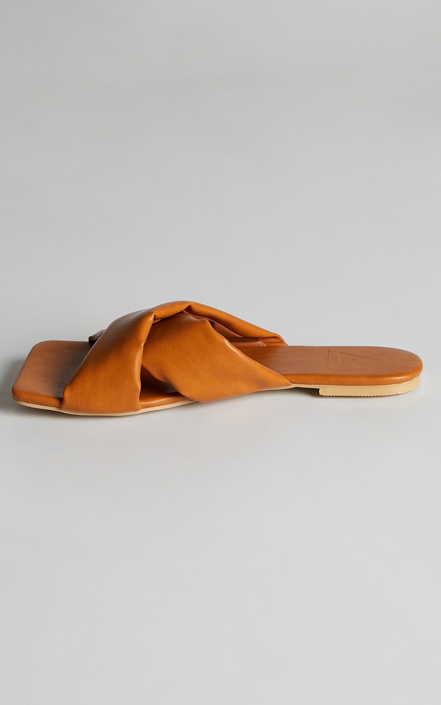 St Sana - Alias Slide in Tan
