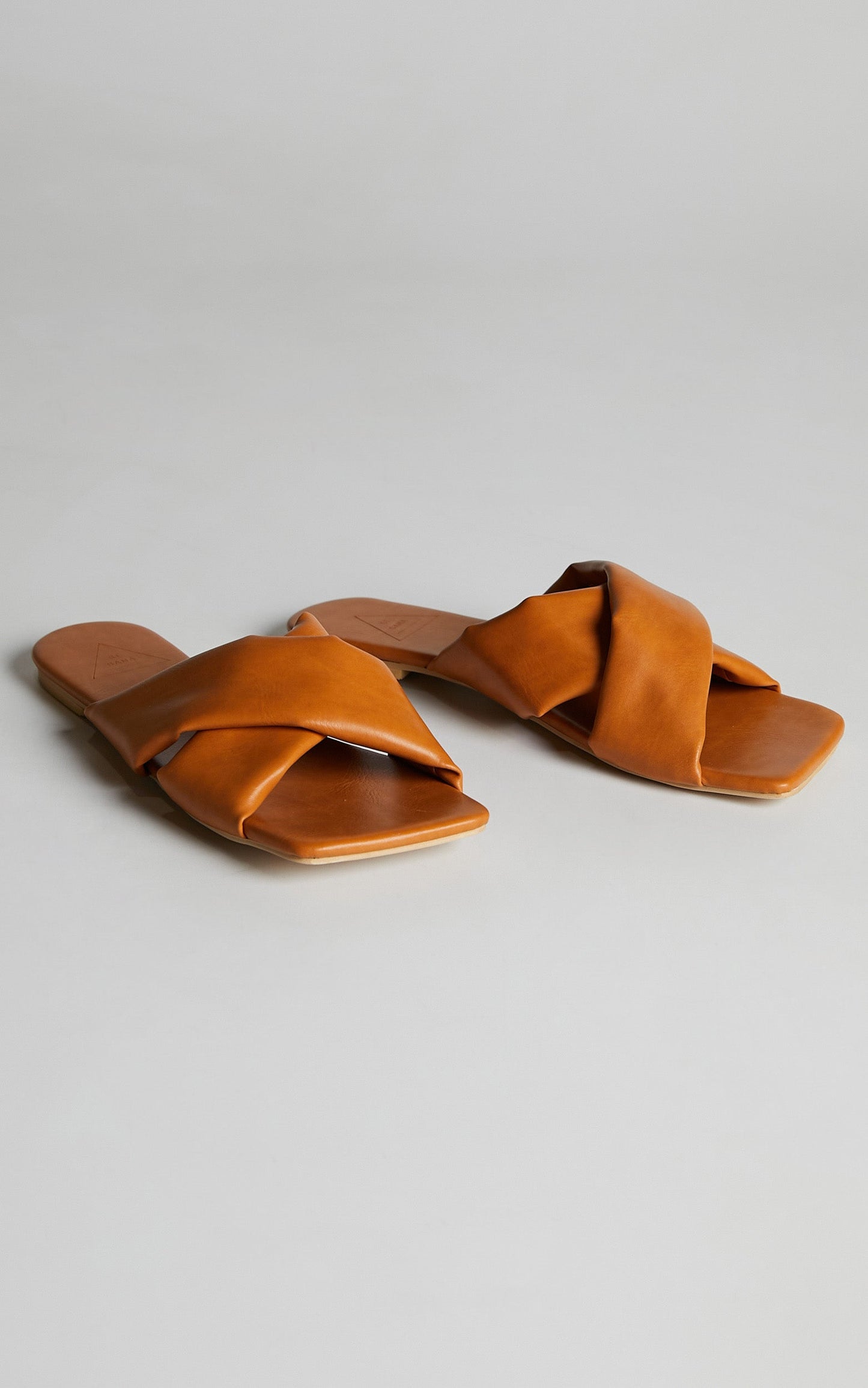 St Sana - Alias Slide in Tan