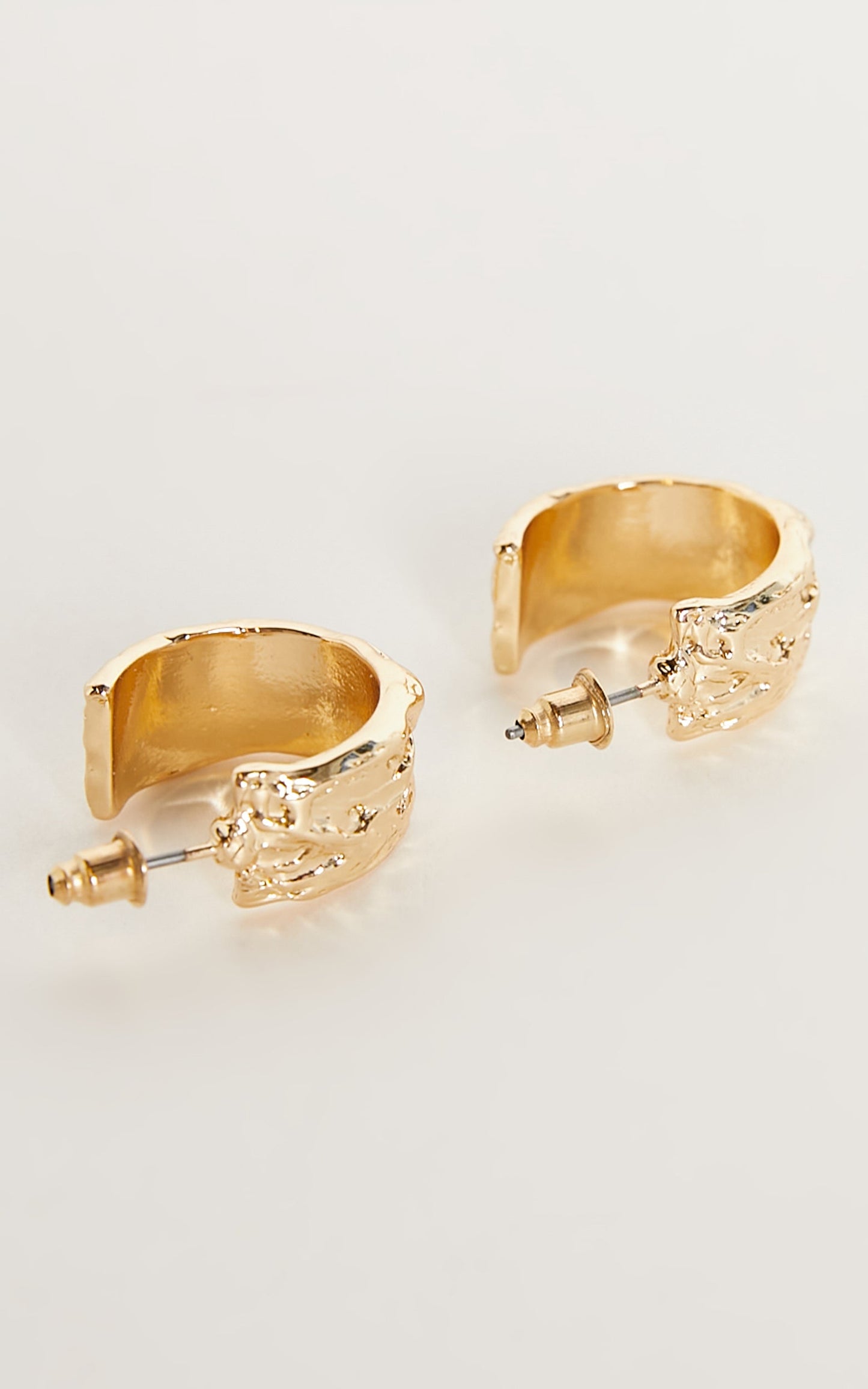 Suki Textured Hoop Earrings in Gold