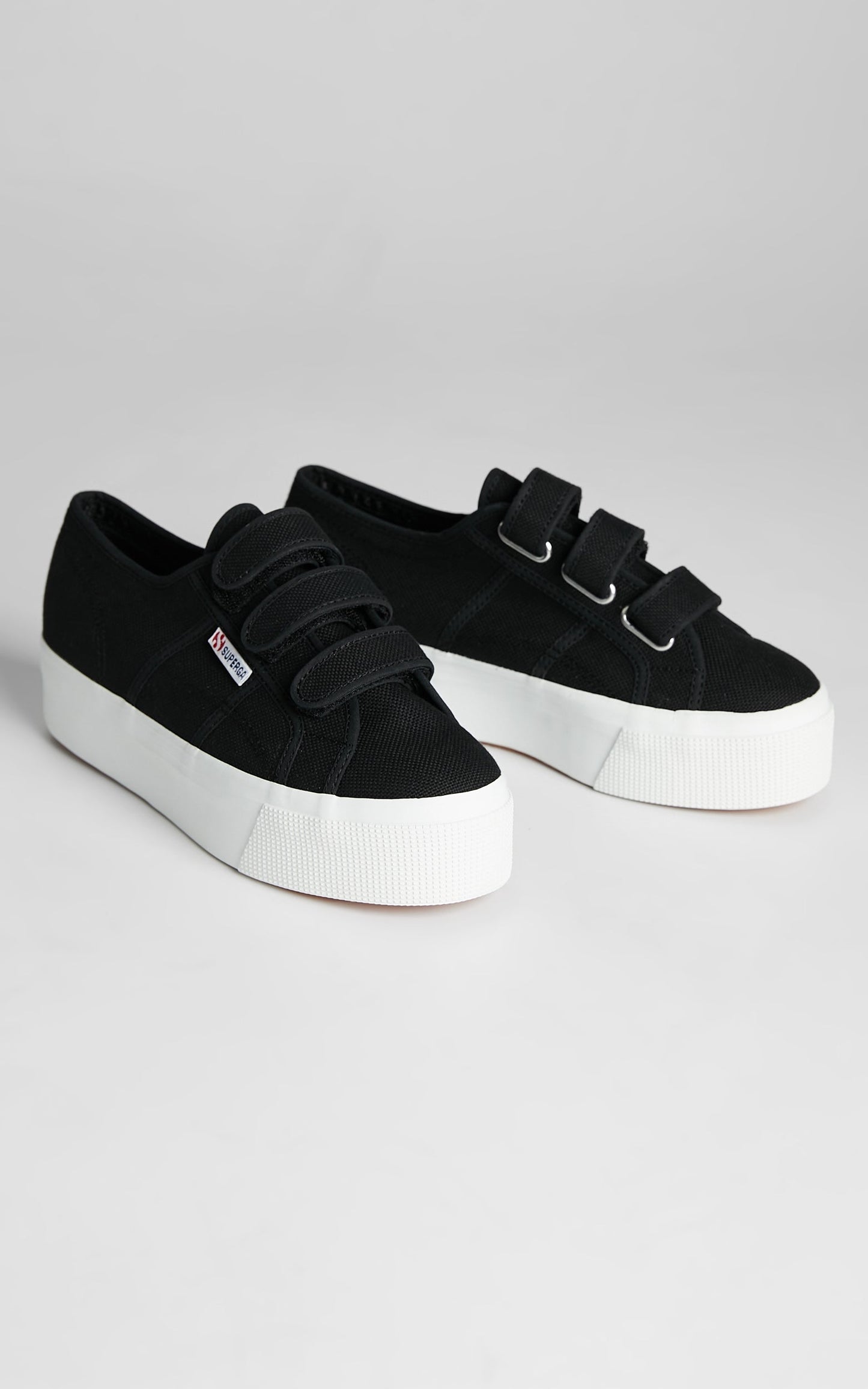 Superga - 2790 Straps Sneakers in F83 Black